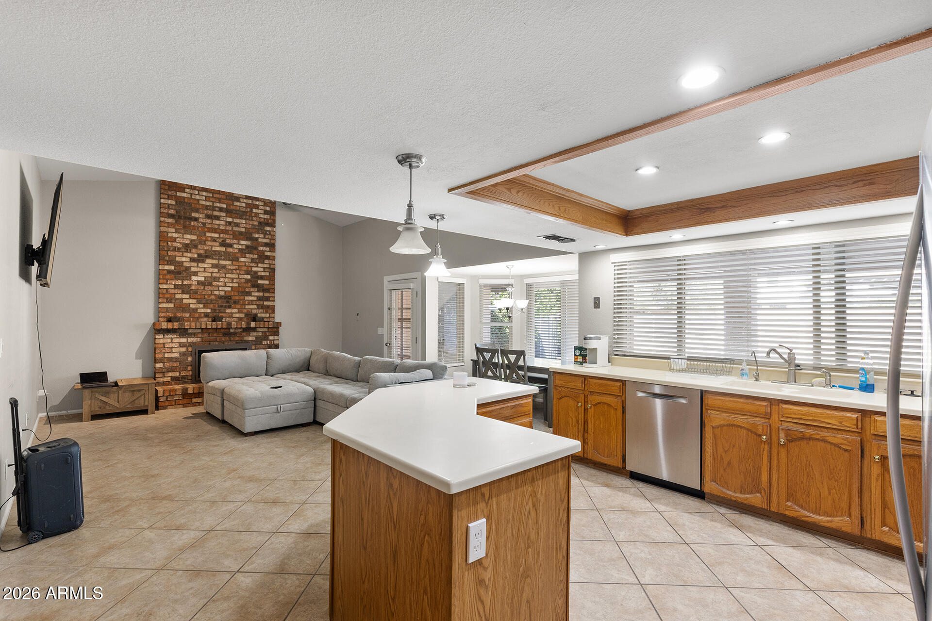 1906 E CAROLINE Lane