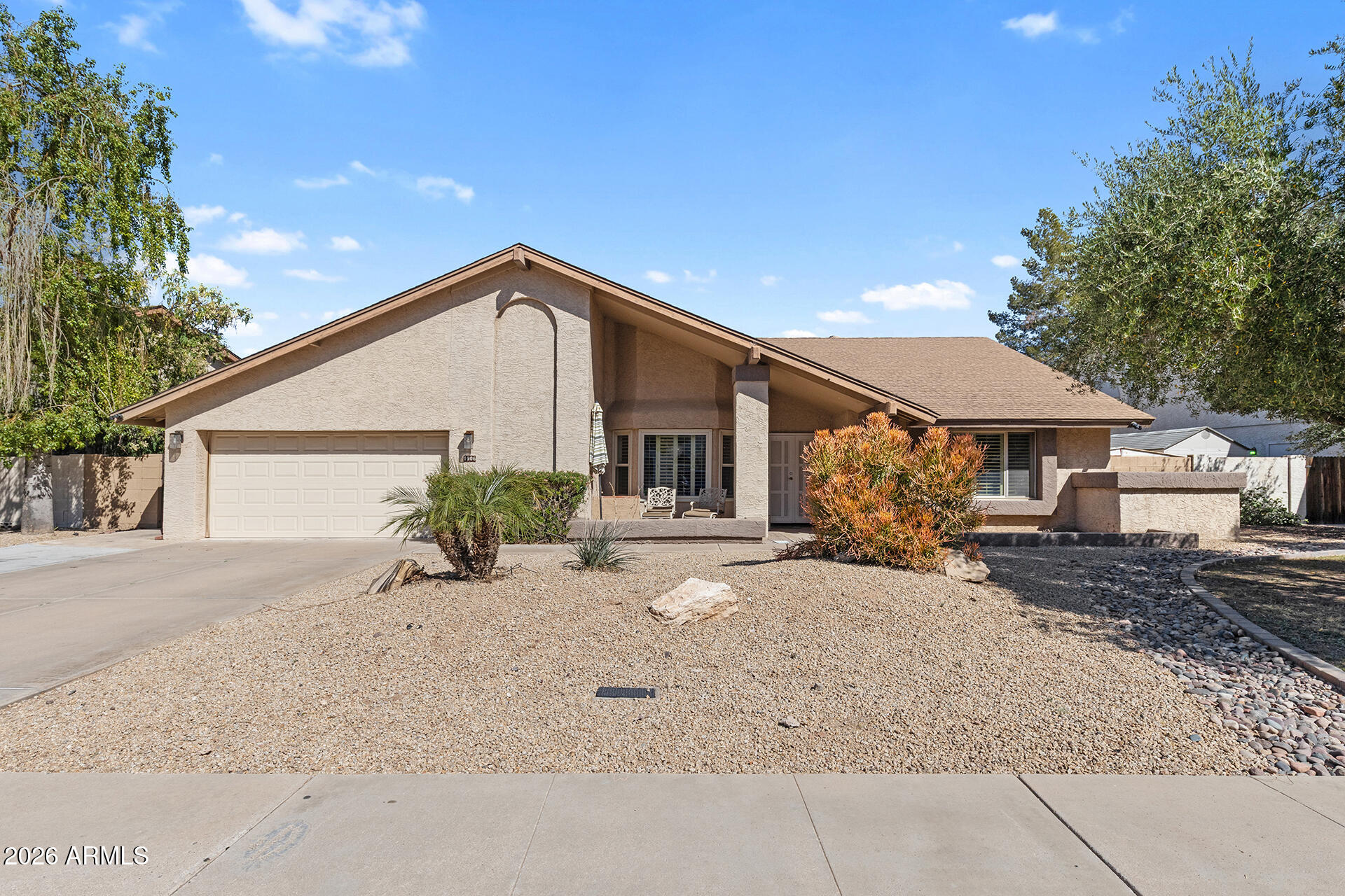 1906 E CAROLINE Lane