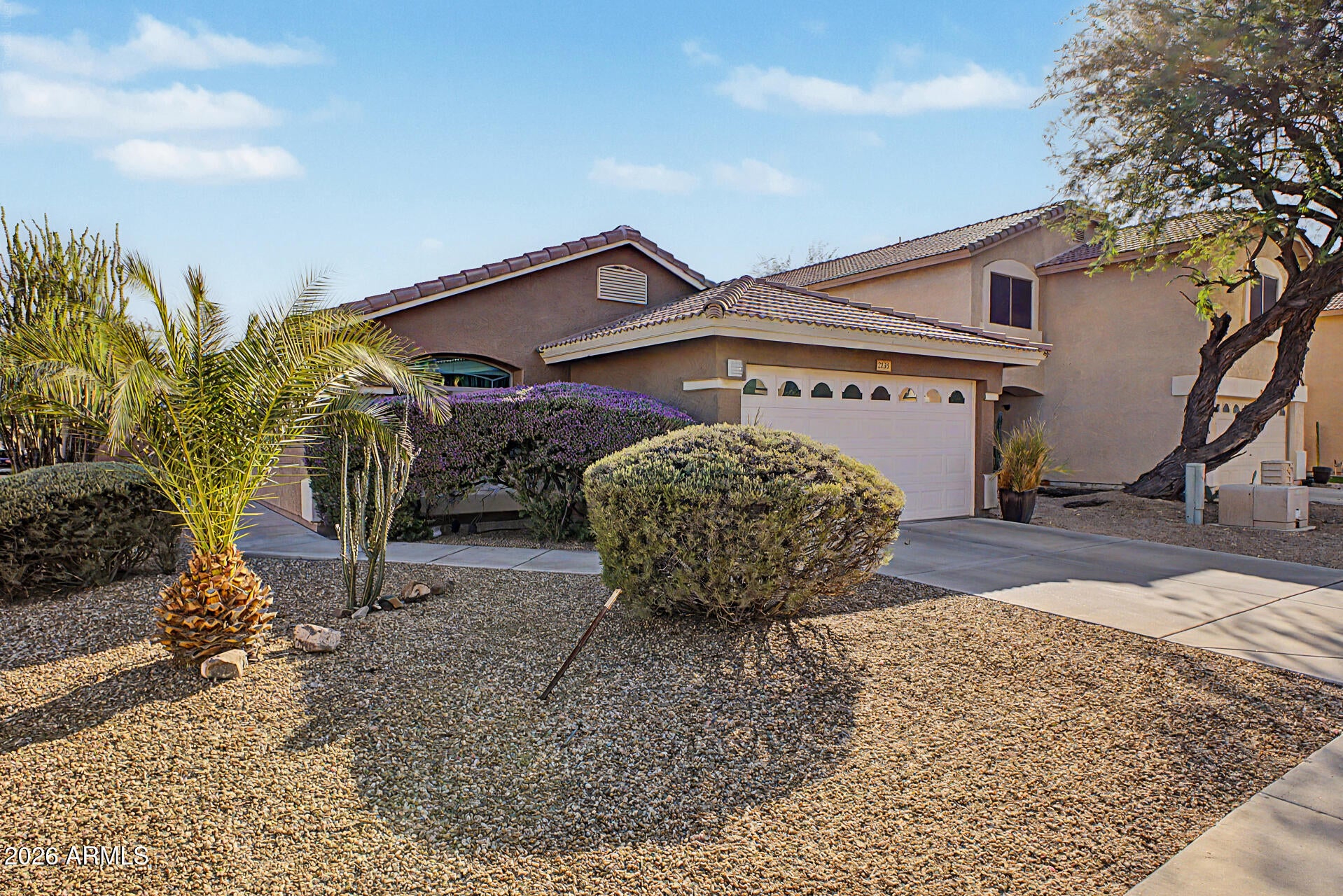 2253 E HESTON Drive