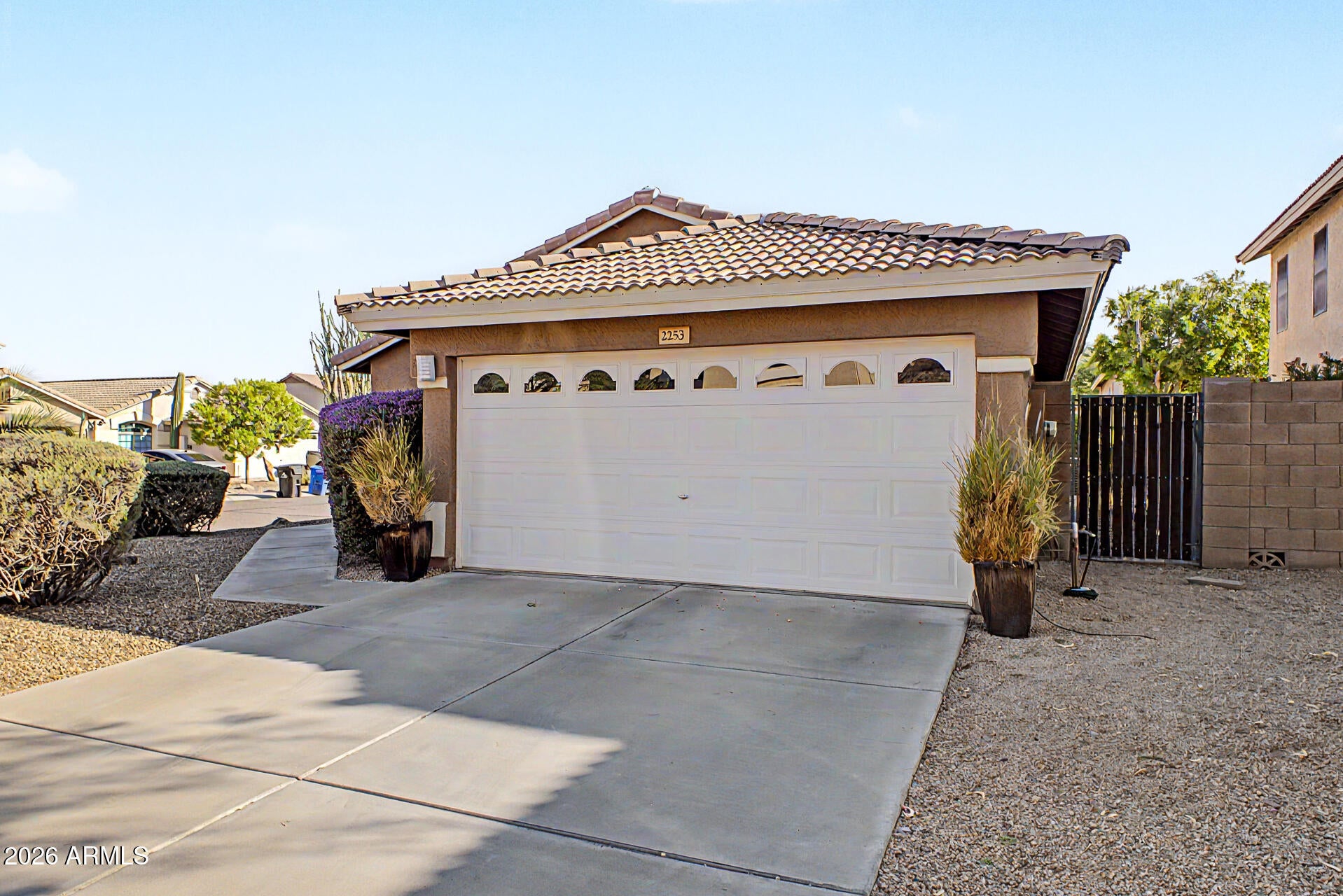 2253 E HESTON Drive