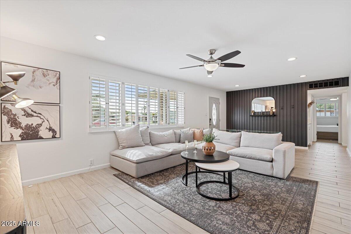 8102 E MULBERRY Street