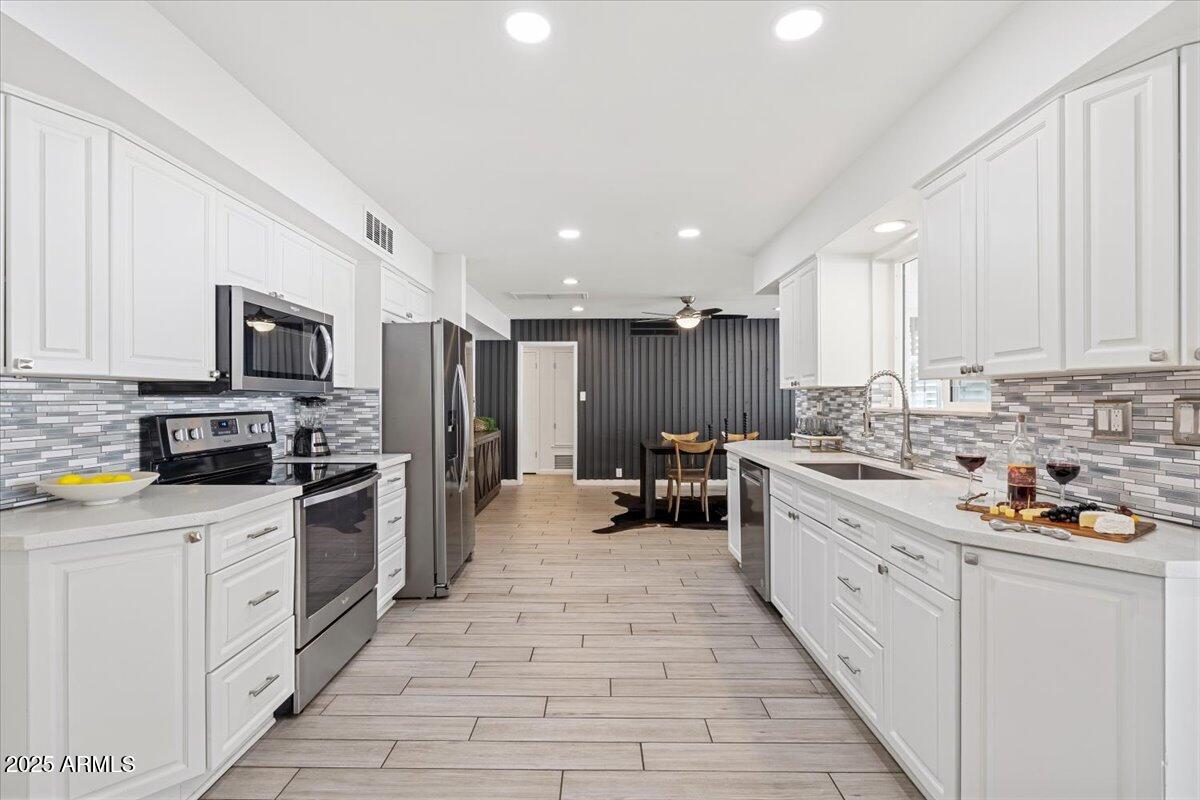 8102 E MULBERRY Street