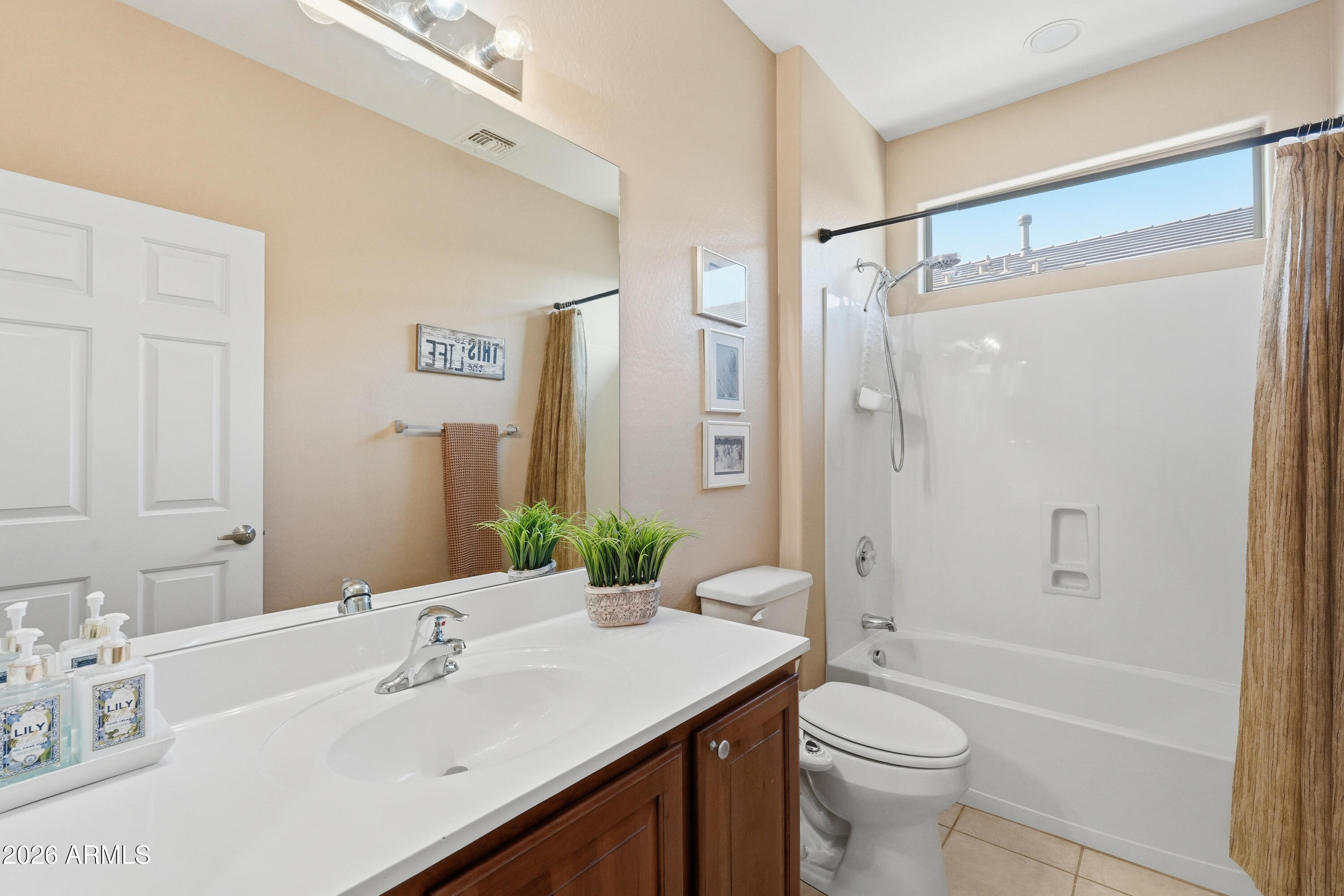 ANTHEM UNIT 32 - Residential