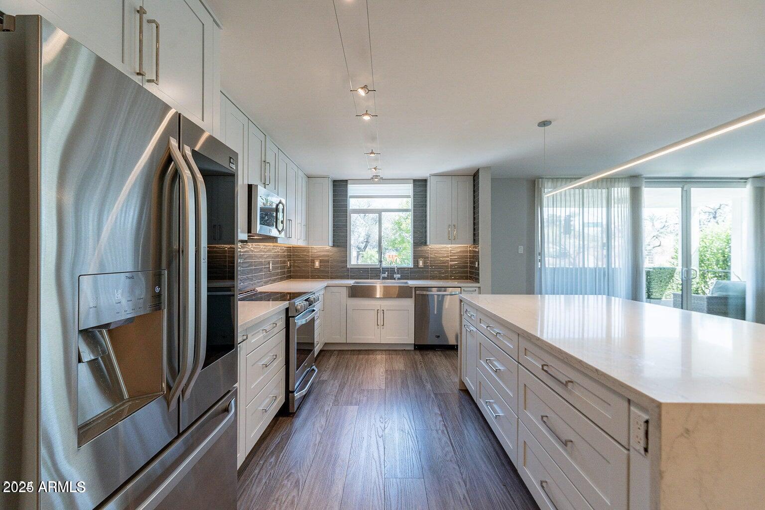 6502 N Central Avenue A103