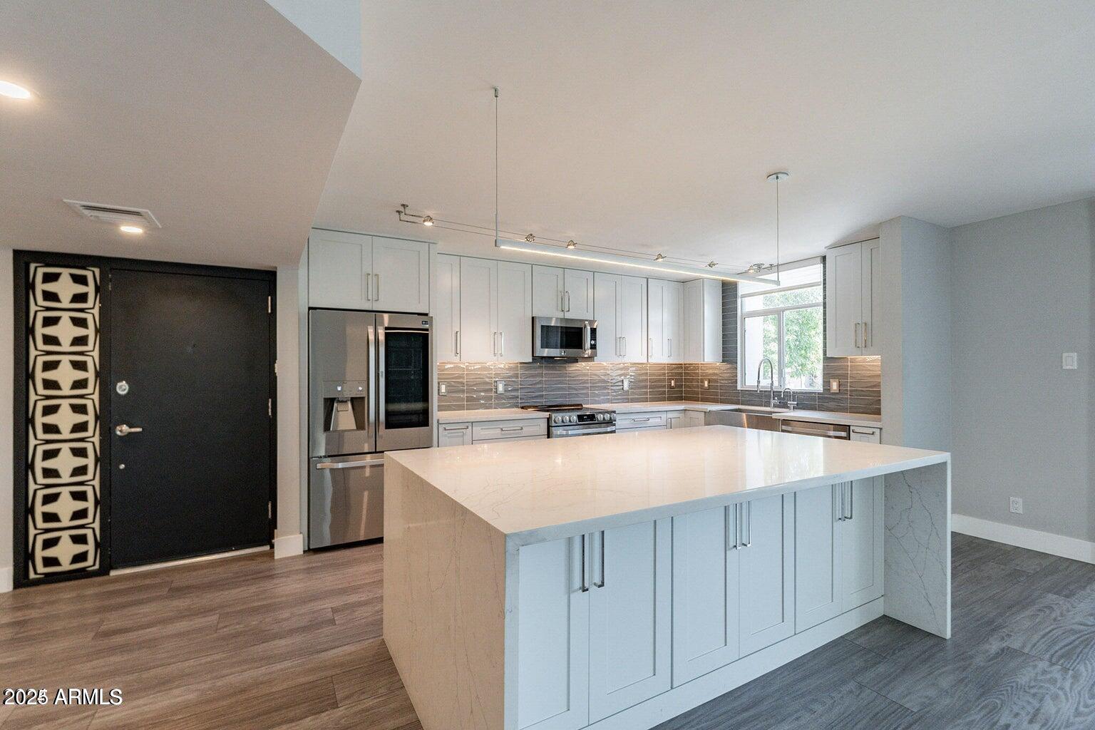 6502 N Central Avenue A103