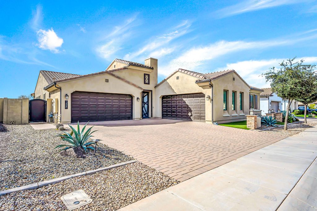 Photo of 1867 E Gillcrest Road, Gilbert, AZ 85298 (MLS # 6993699)
