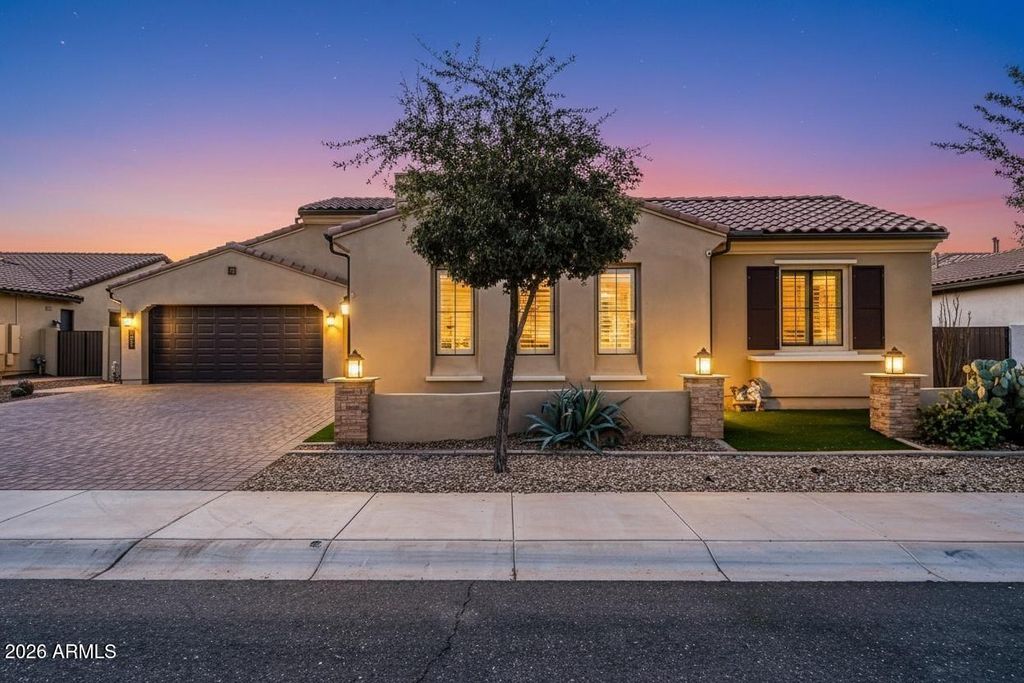 Photo of 1867 E Gillcrest Road, Gilbert, AZ 85298 (MLS # 6993699)