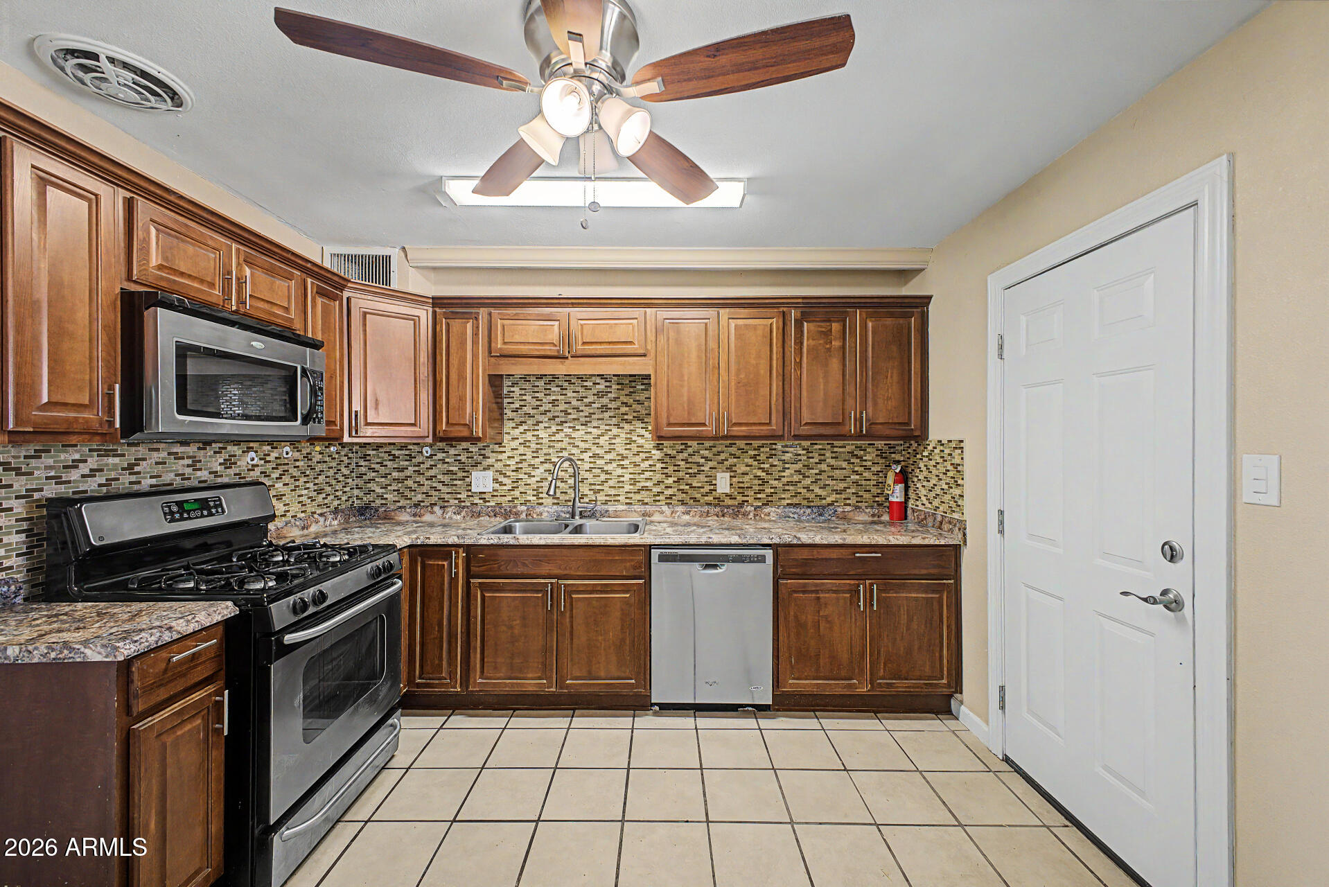 2929 W LOMA Lane