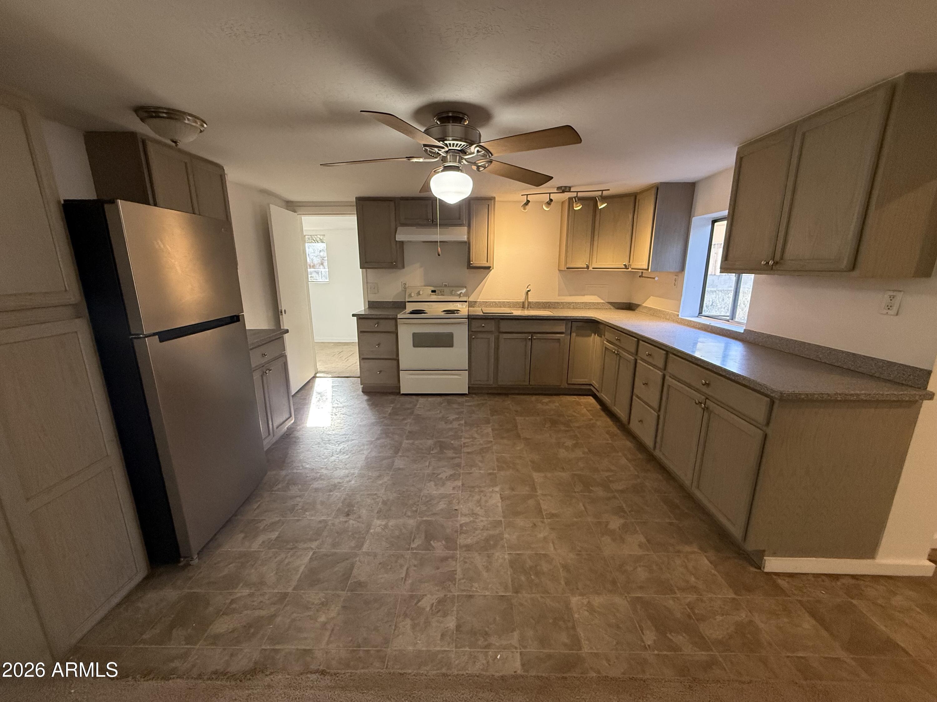 2058 PINEHAVEN Lane