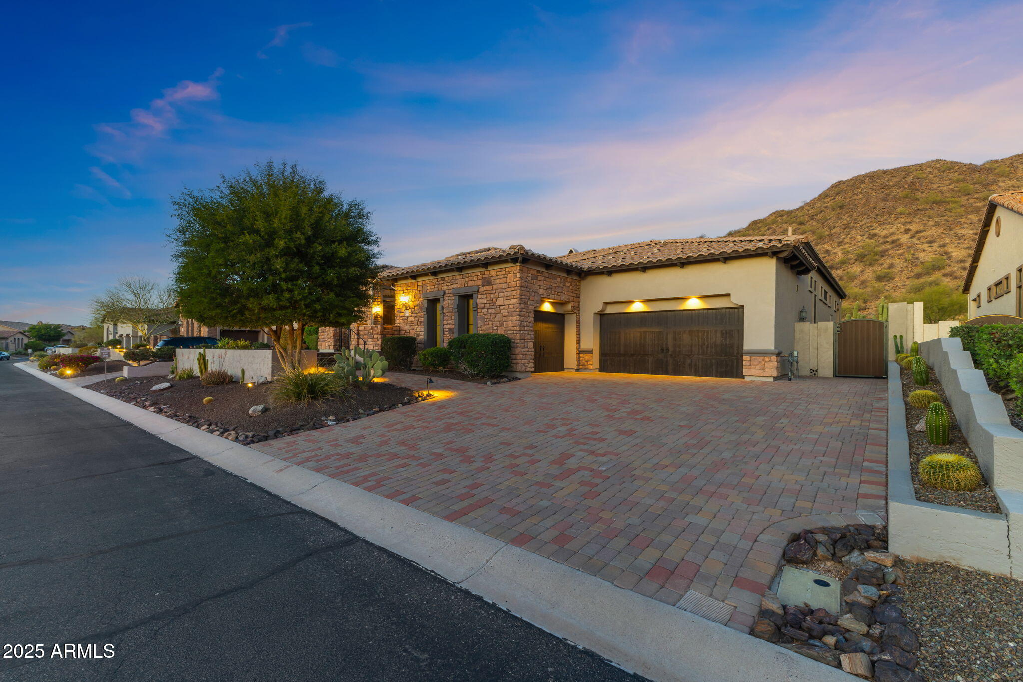 3529 N BOULDER CANYON Street