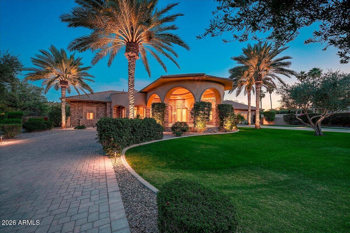 4807 E CRYSTAL Lane