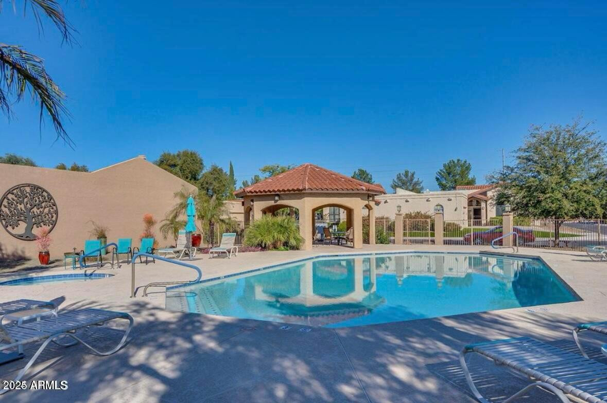 5521 E Paradise Drive