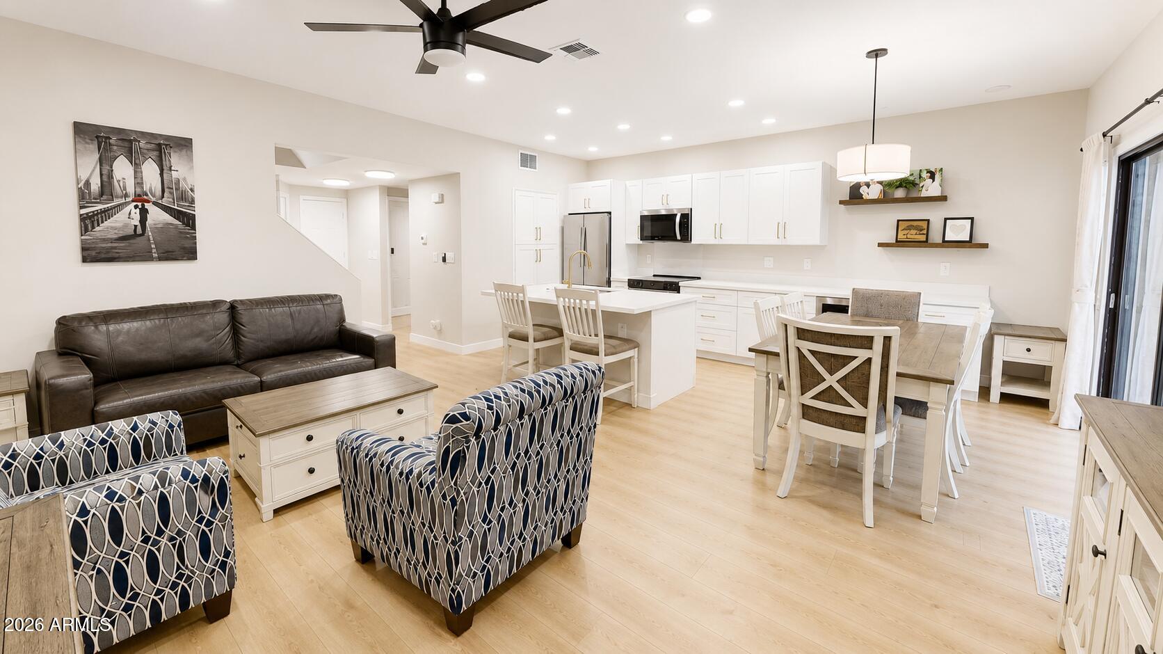 9705 E MOUNTAIN VIEW Road 1056