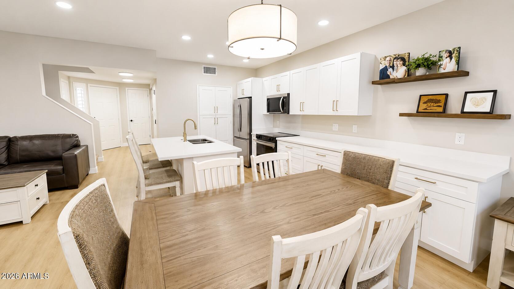 9705 E MOUNTAIN VIEW Road 1056