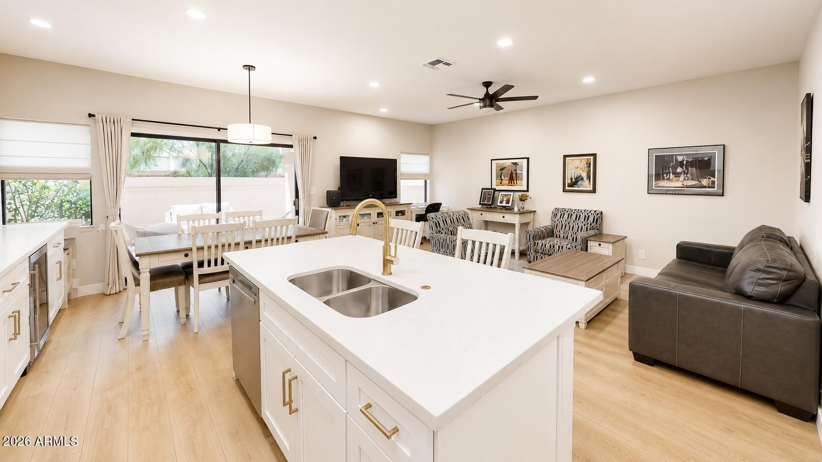 9705 E MOUNTAIN VIEW Road 1056