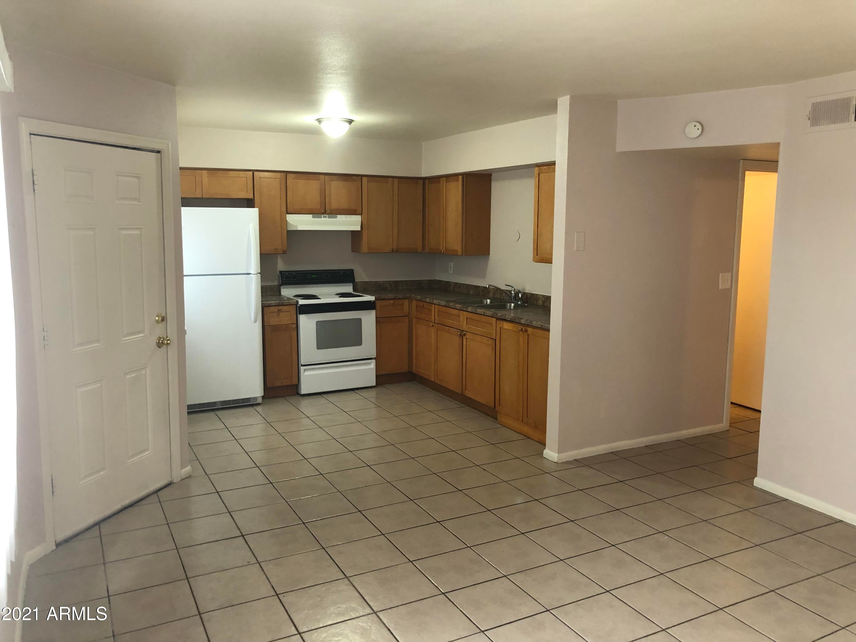 1138 W Dragoon Circle