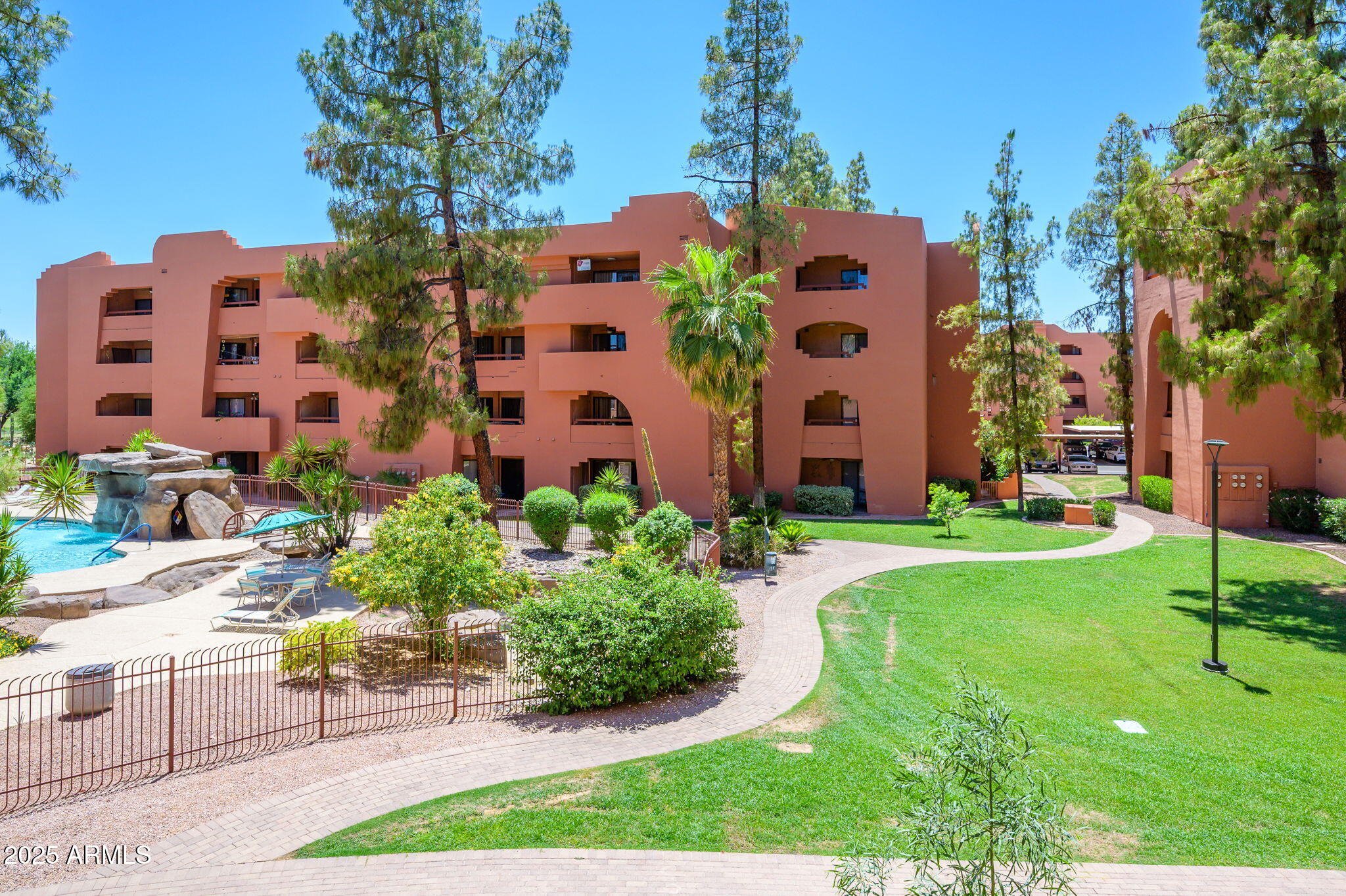 12222 N PARADISE VILLAGE Parkway S 220