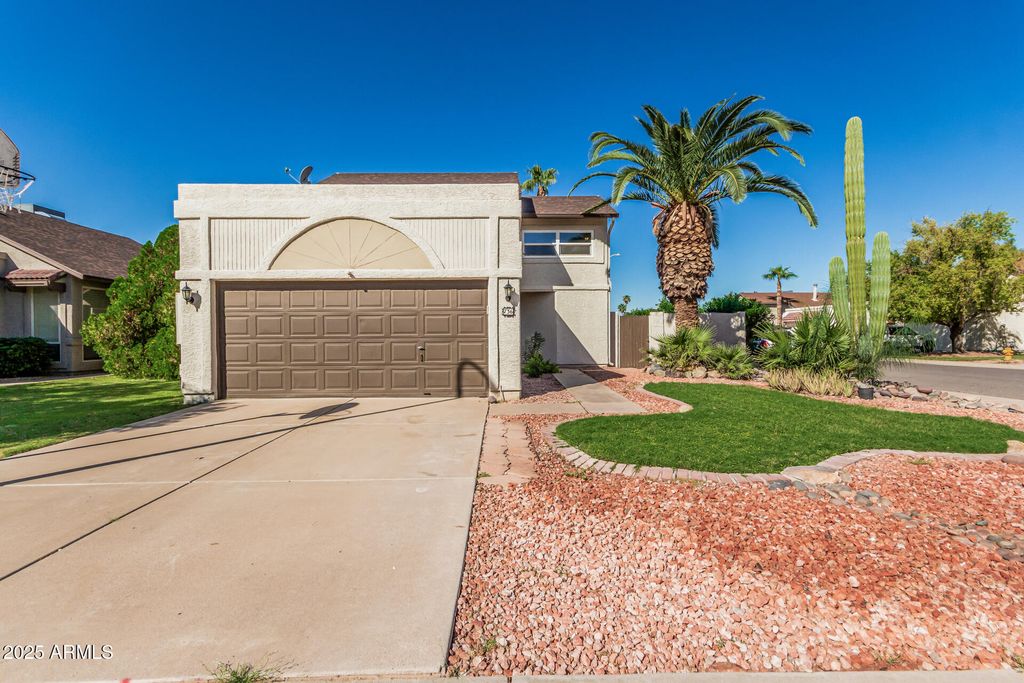 Photo of 736 N Hazelton Drive, Chandler, AZ 85226 (MLS # 6928534)