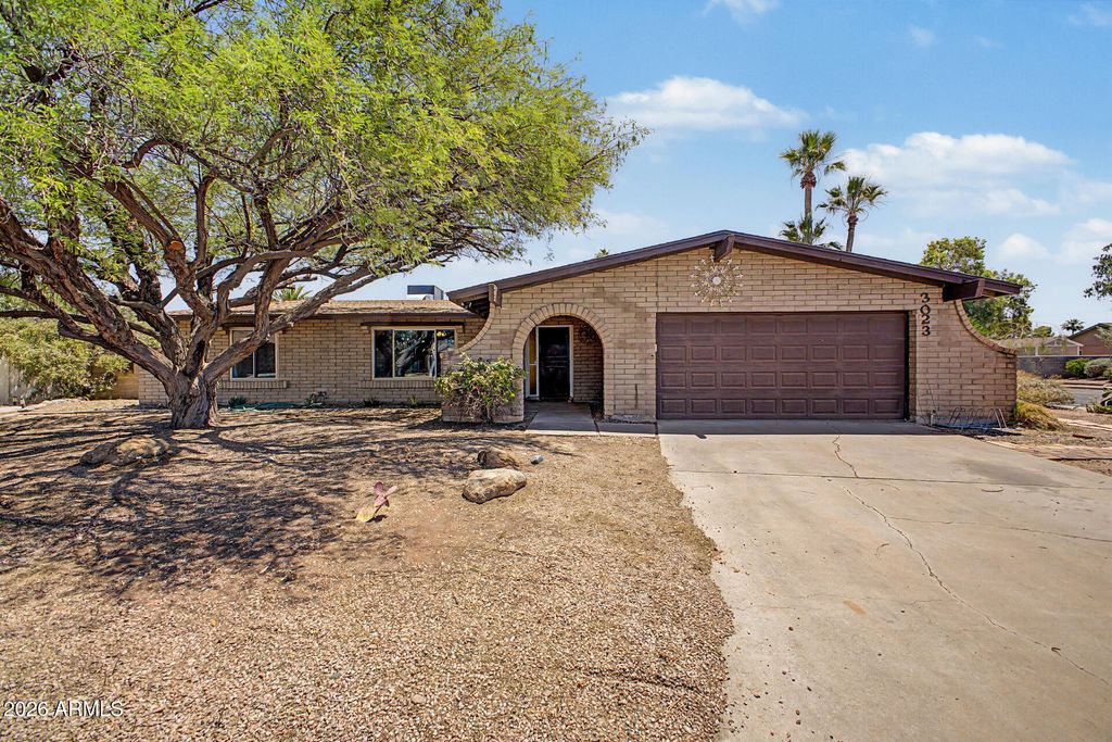 Photo of 3023 S Carriage Lane, Mesa, AZ 85202 (MLS # 7025718)