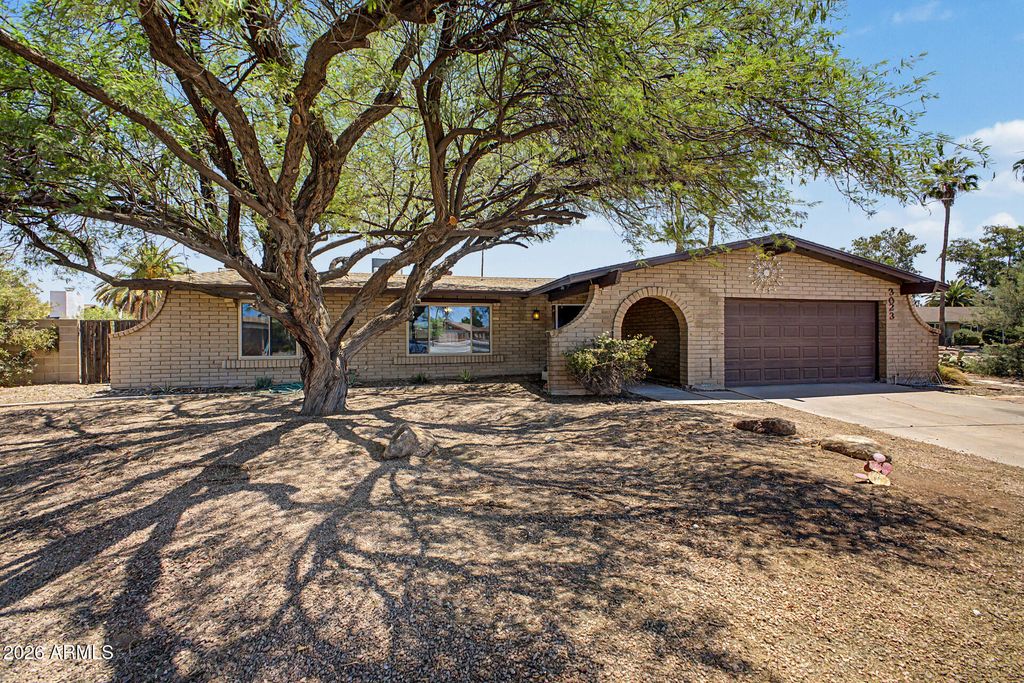 Photo of 3023 S Carriage Lane, Mesa, AZ 85202 (MLS # 7025718)