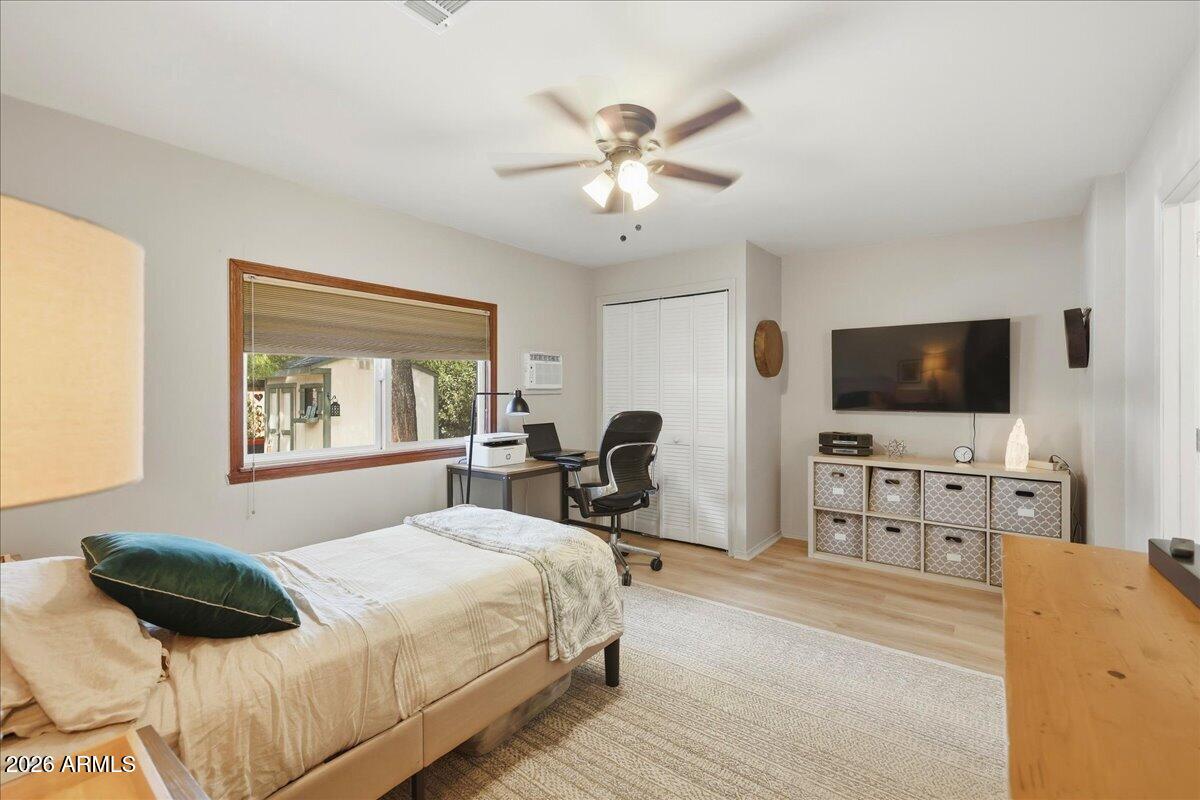 205 Sunset Dr -- 18