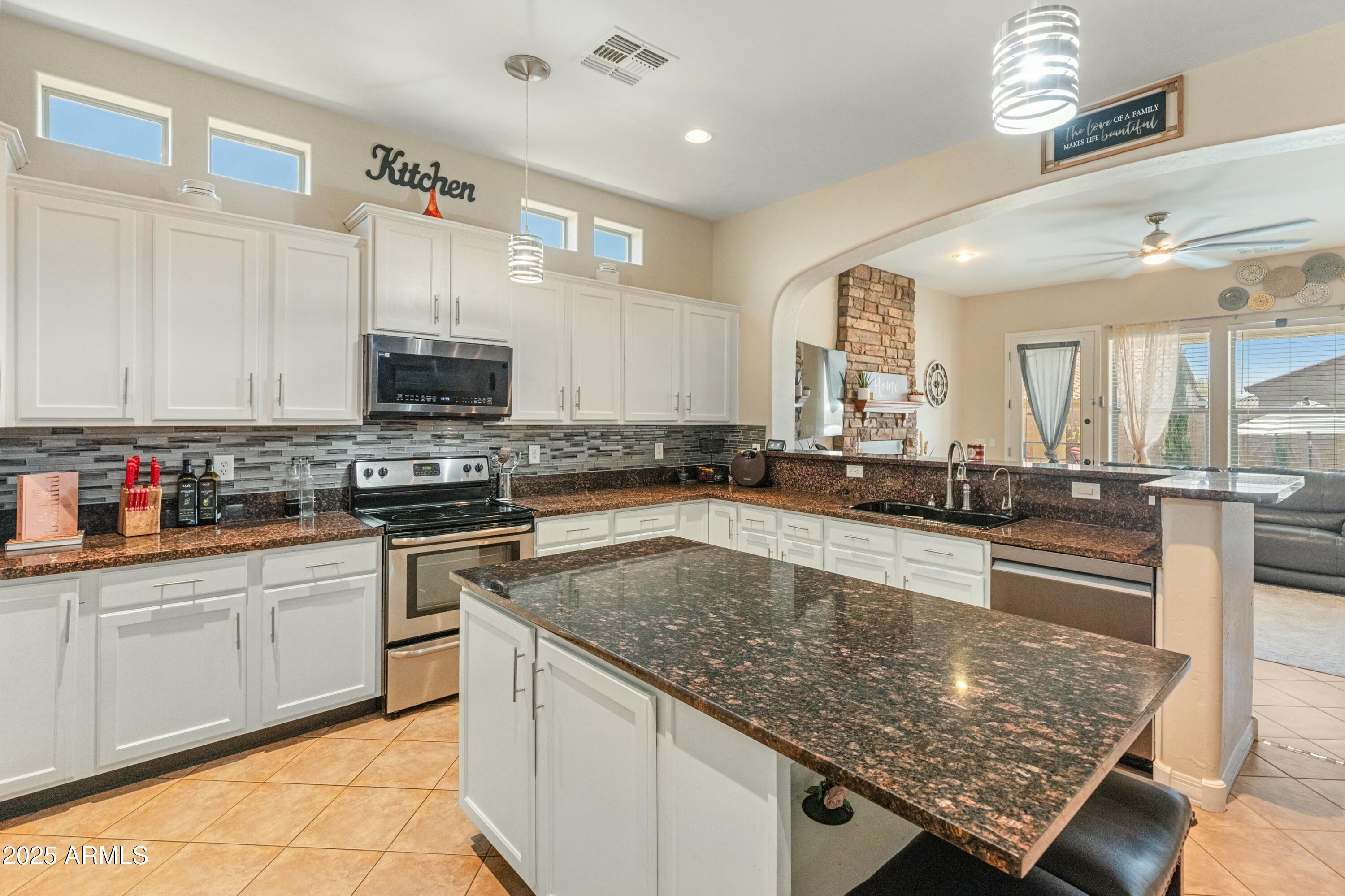 Waddell, Arizona 85355, United States, 4 Bedrooms Bedrooms, ,4 BathroomsBathrooms,Residential,Active,99652