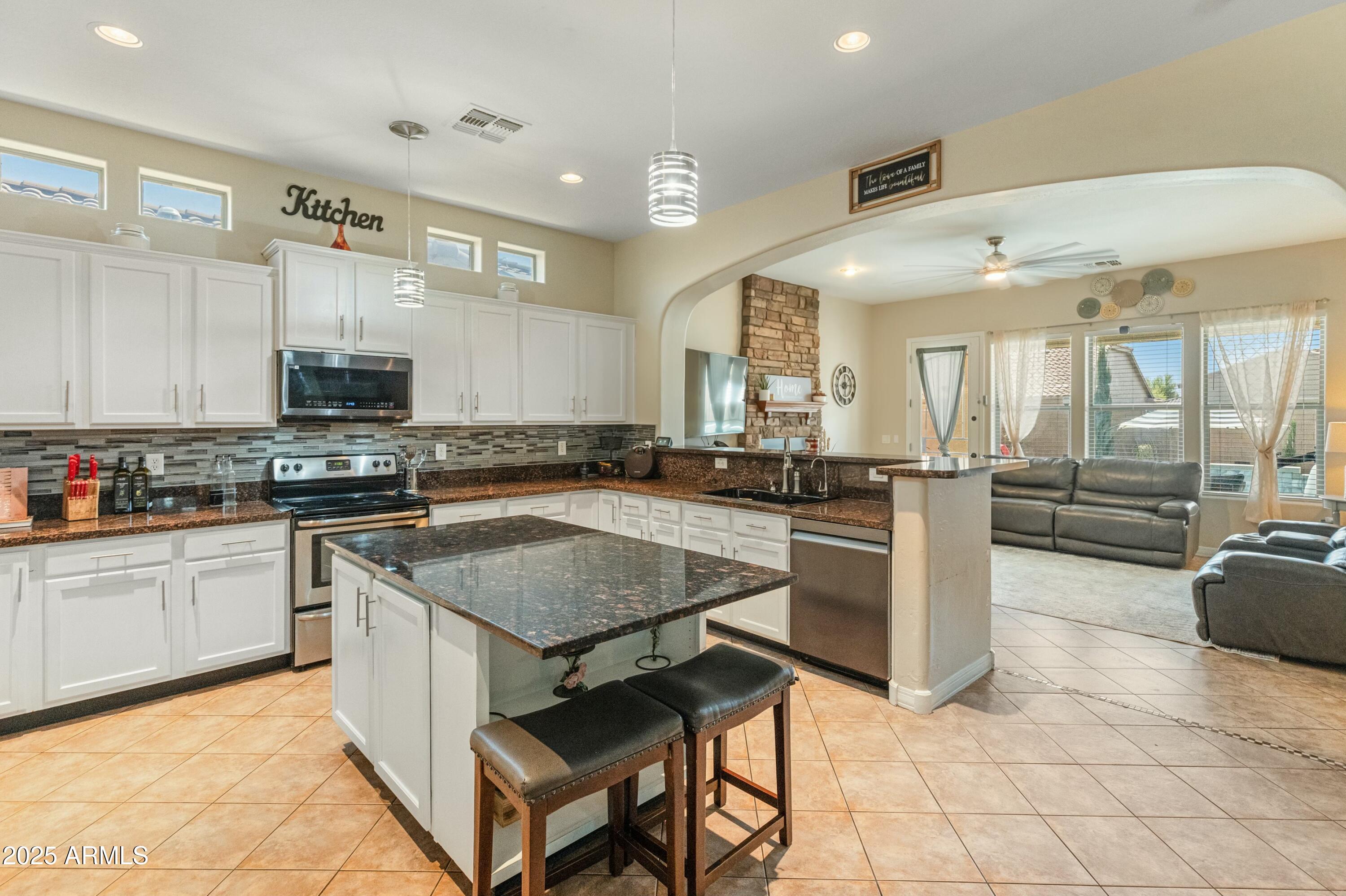 Waddell, Arizona 85355, United States, 4 Bedrooms Bedrooms, ,4 BathroomsBathrooms,Residential,Active,99652