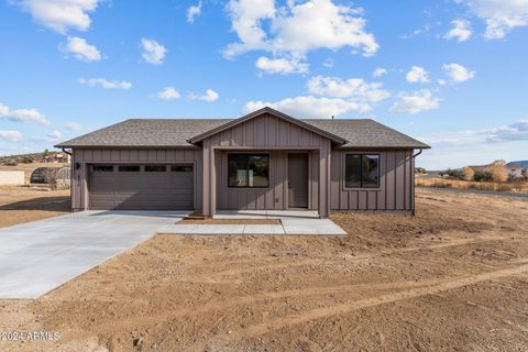 A home in Peeples Valley