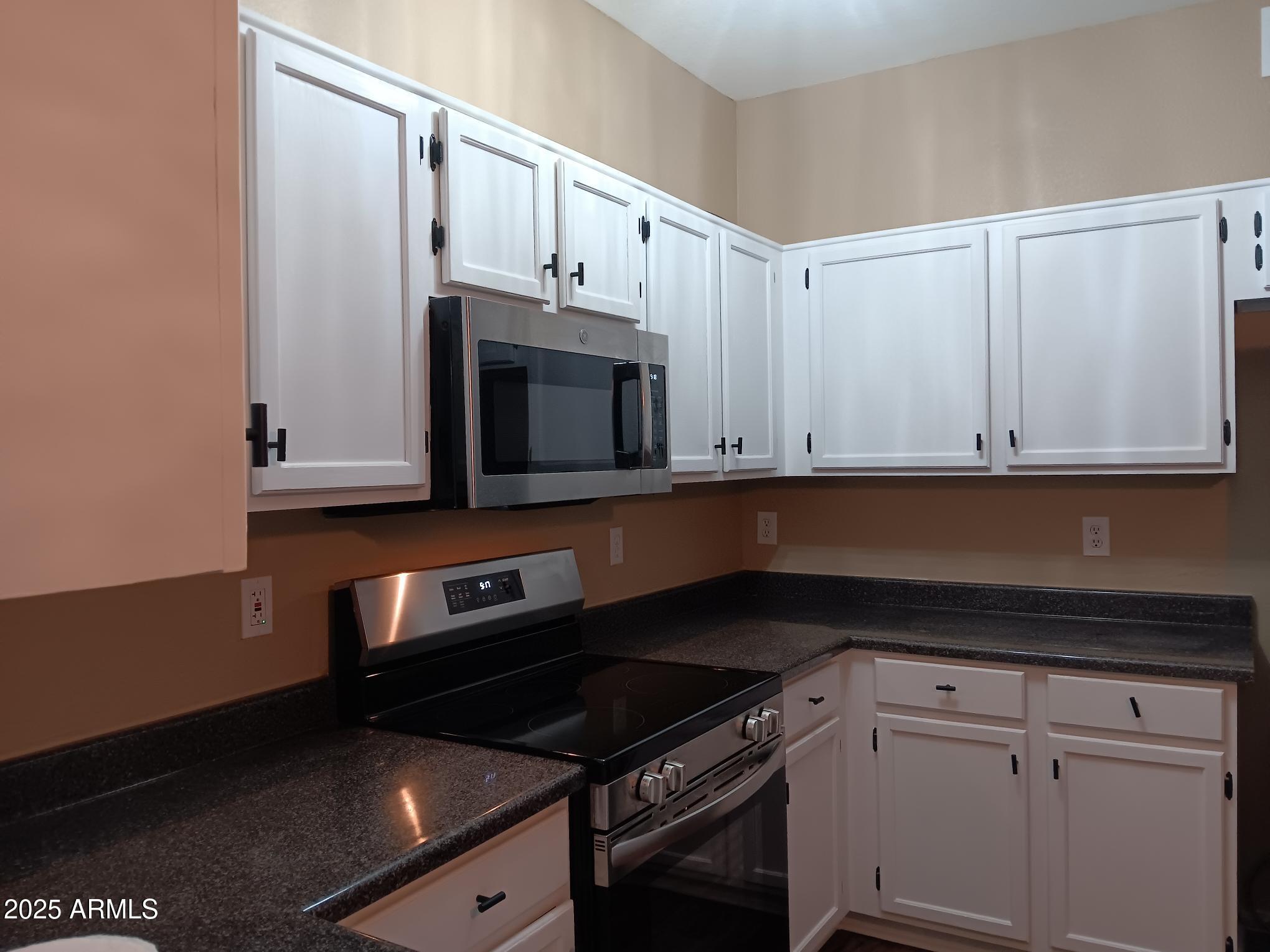 6827 W AIRE LIBRE Avenue