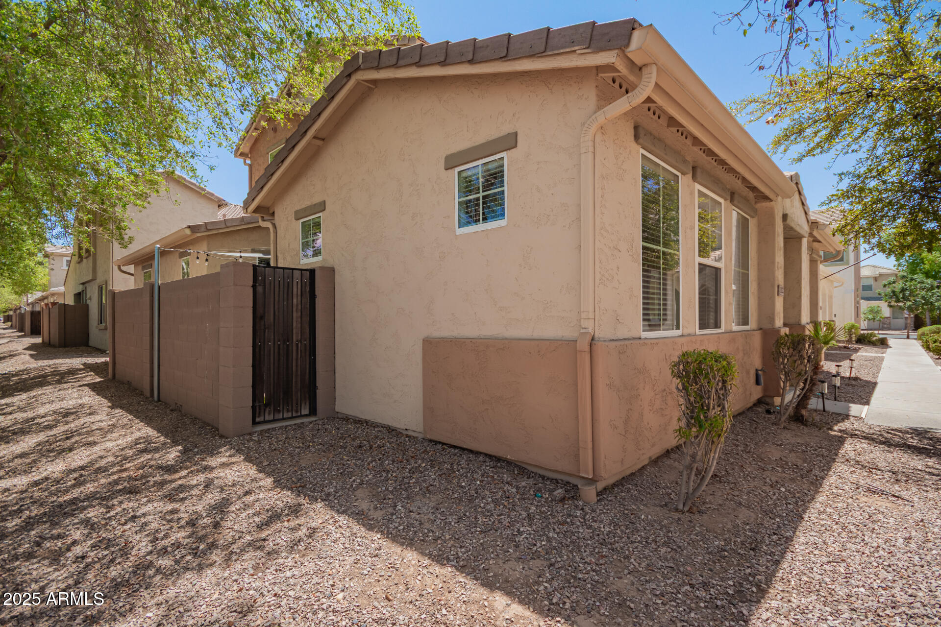 10212 E ISLETA Avenue