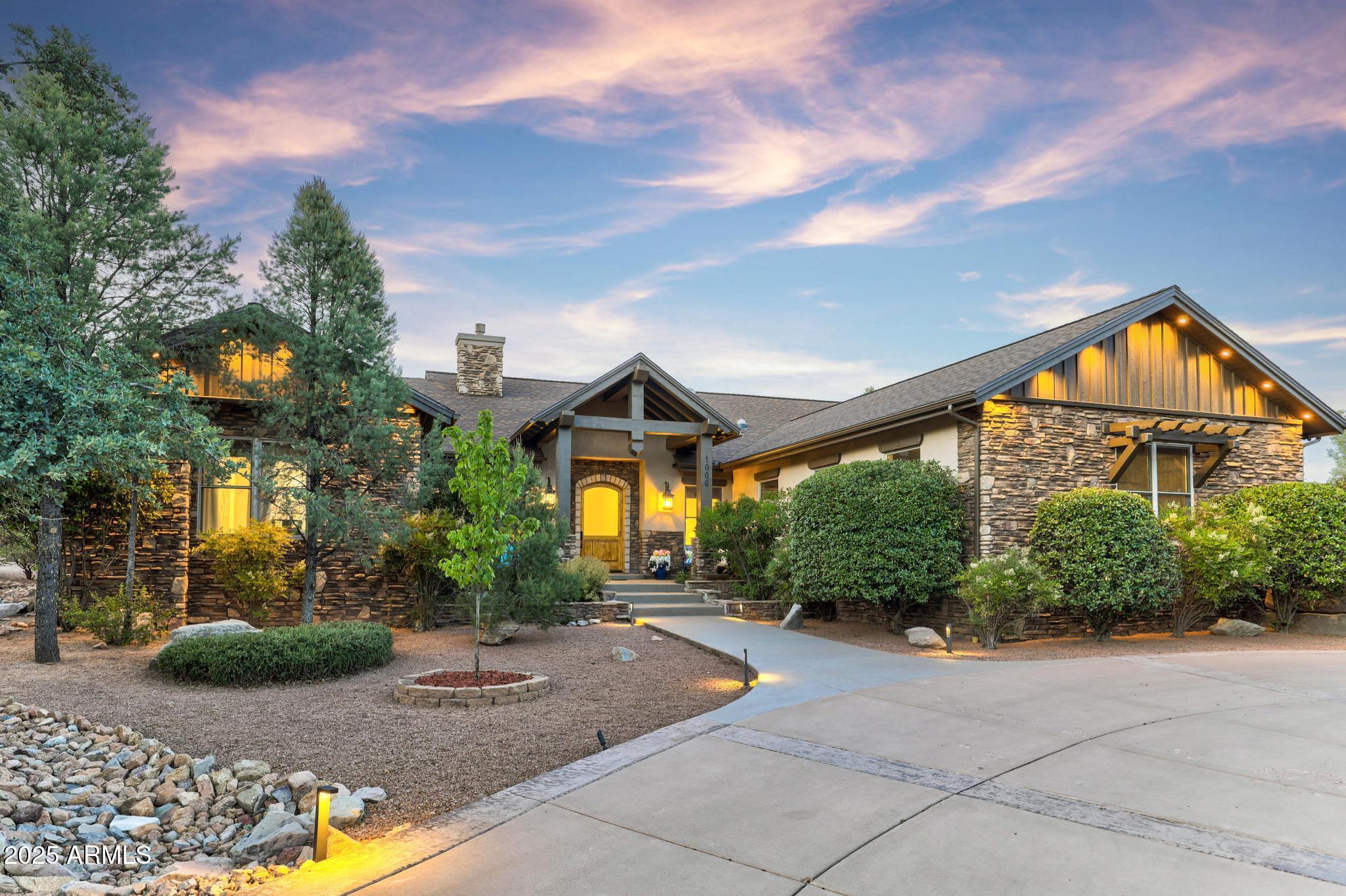 1006 W Rock Springs Circle
