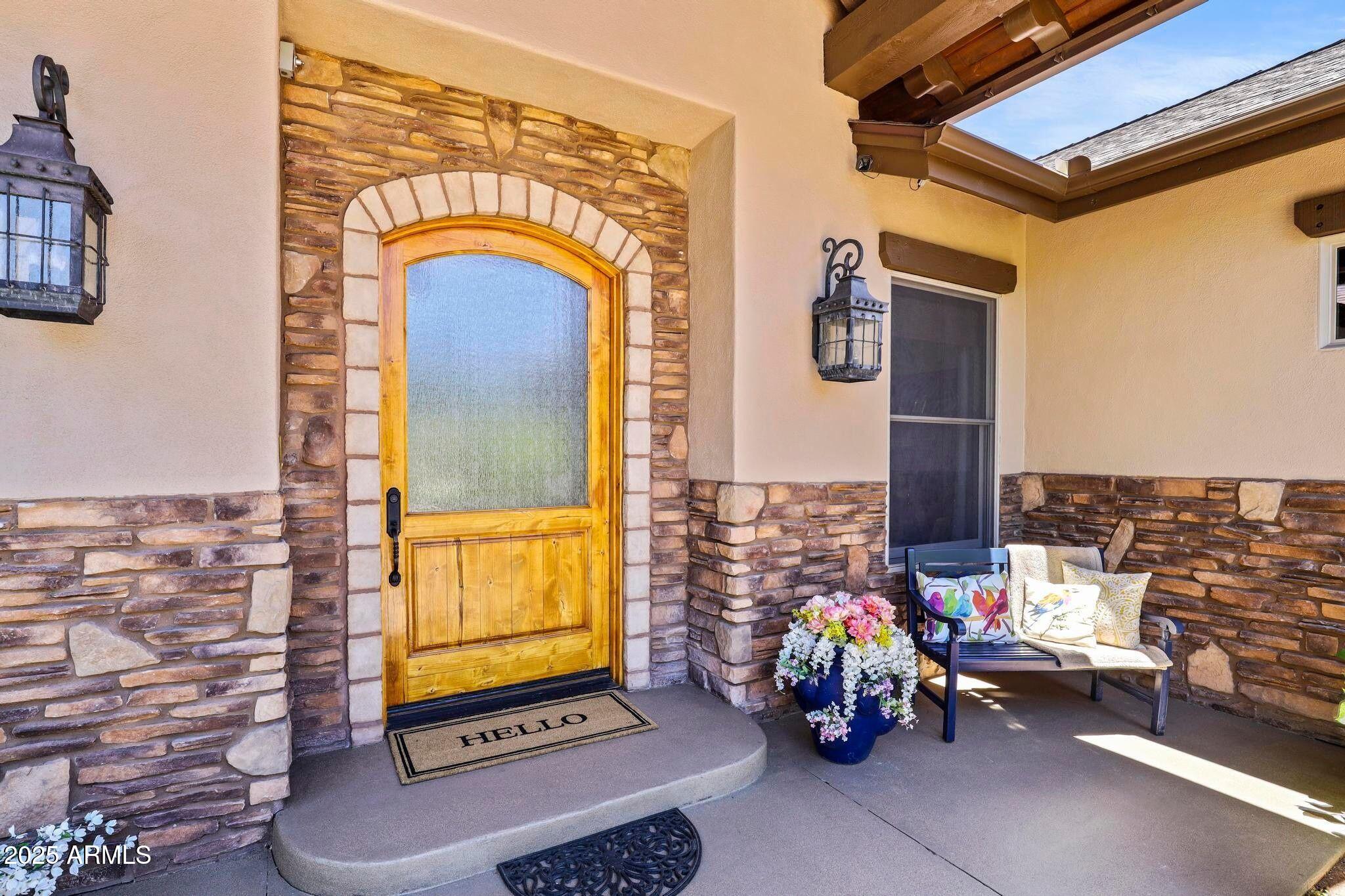 1006 W Rock Springs Circle