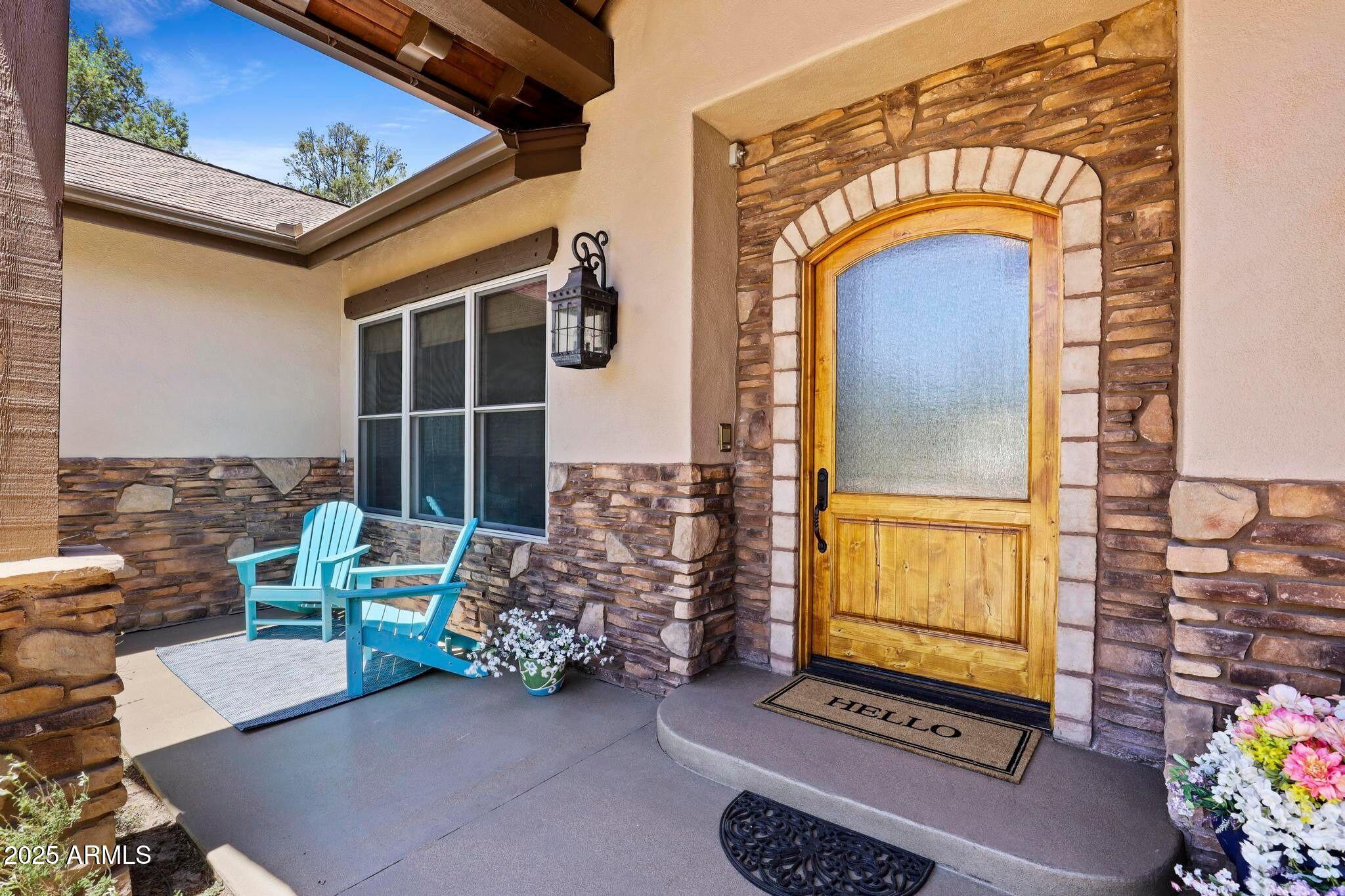 1006 W Rock Springs Circle