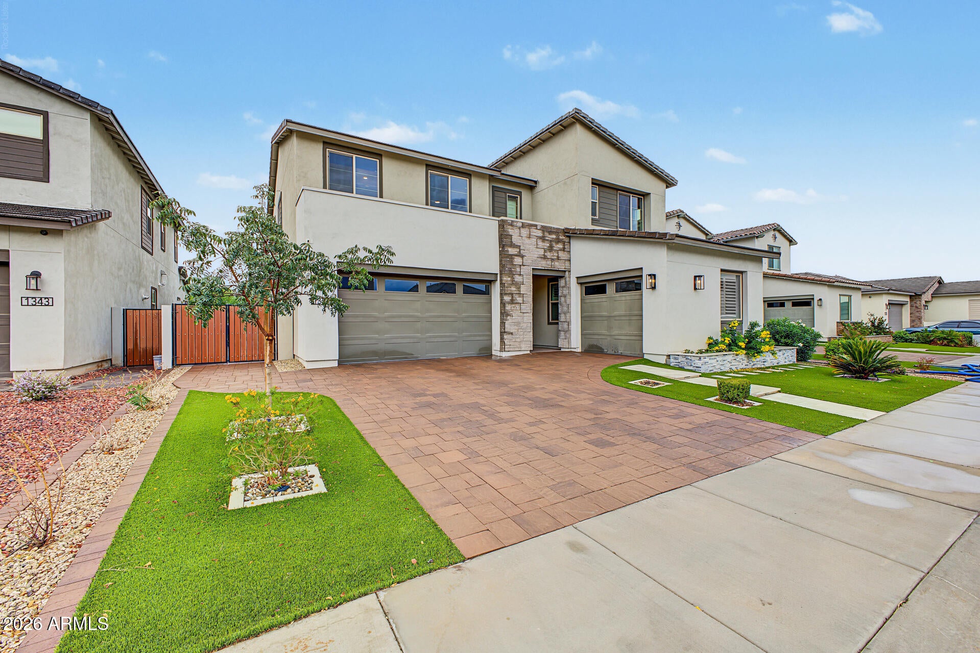 1333 E NARROWLEAF Drive