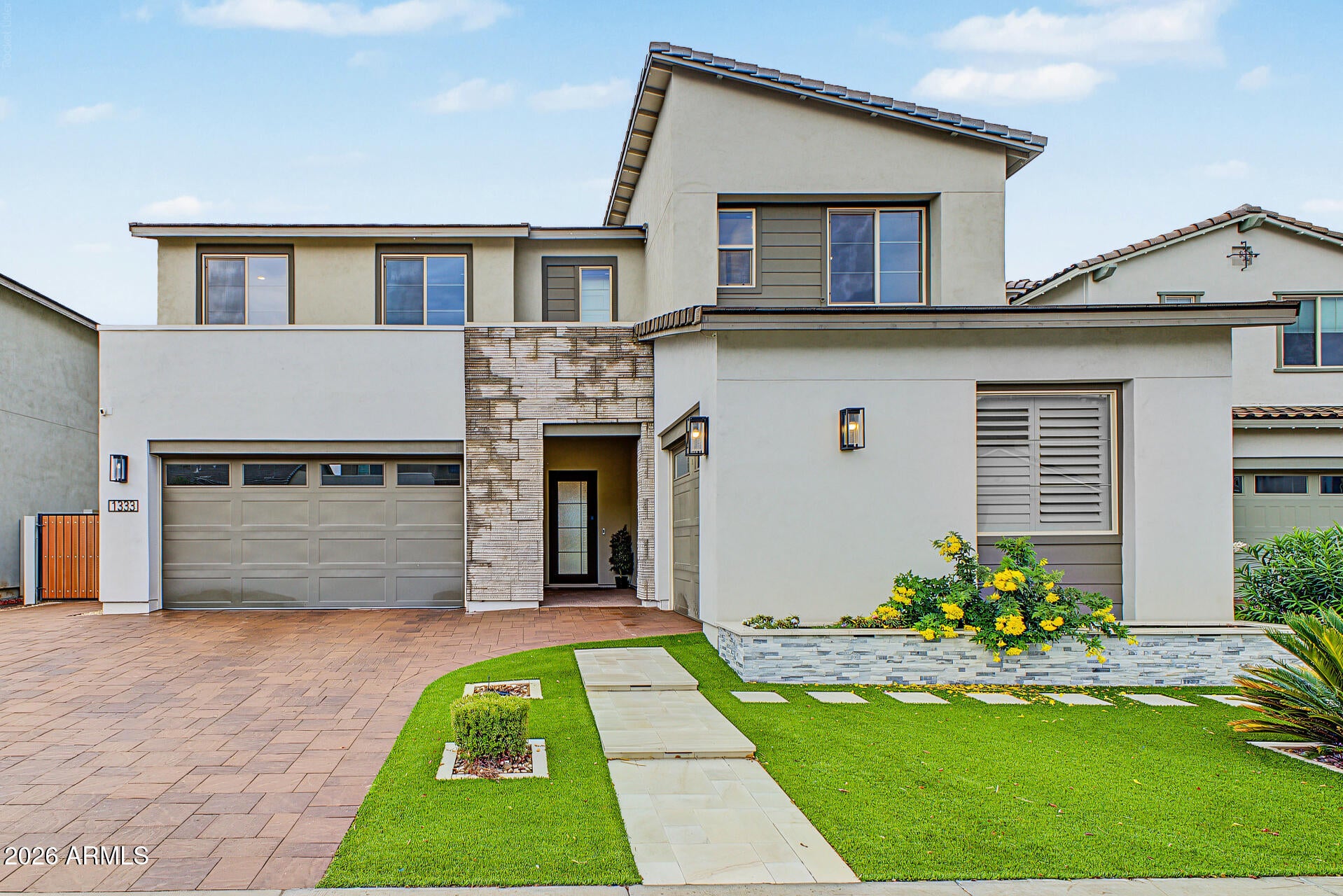1333 E NARROWLEAF Drive