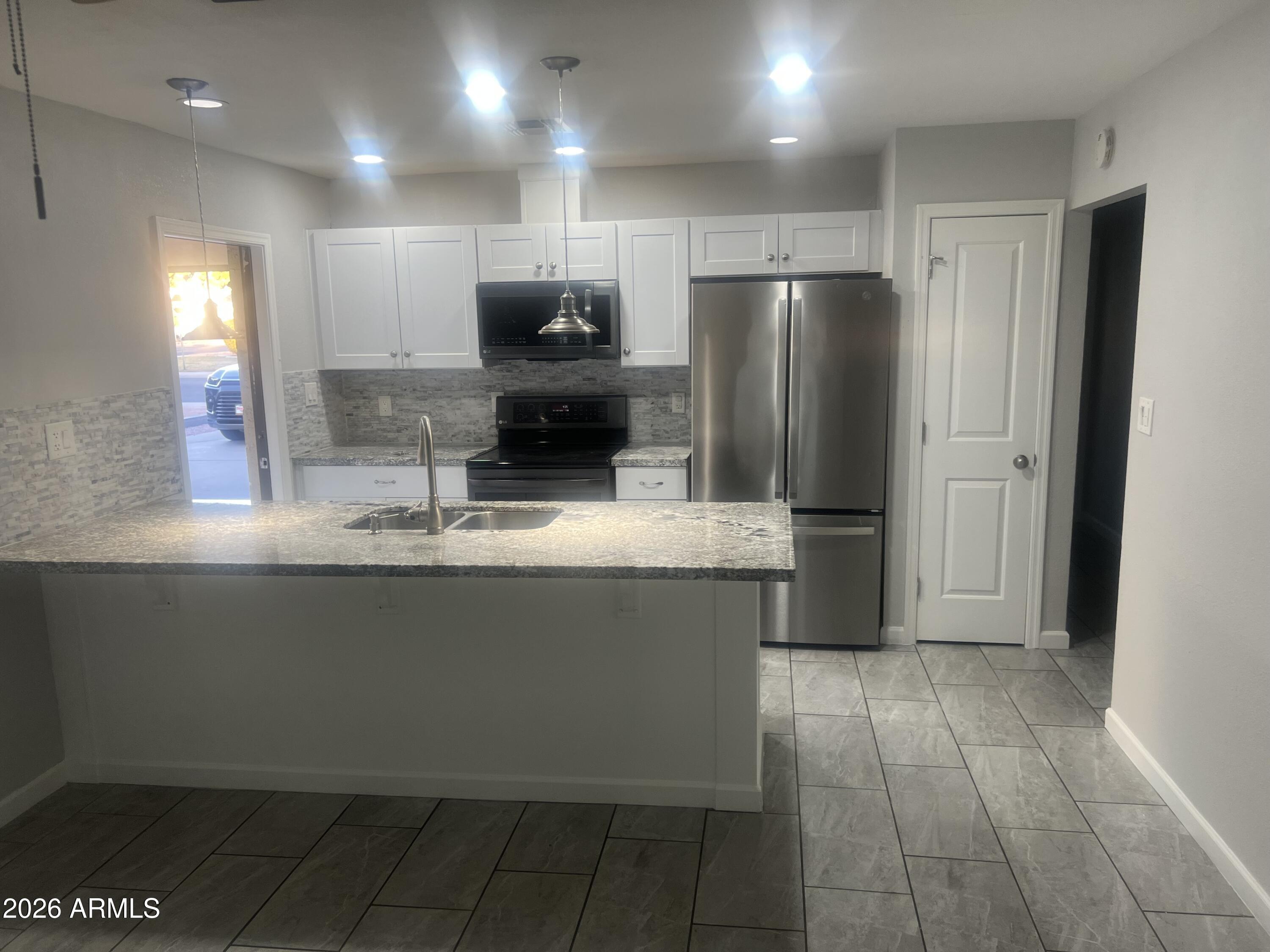 5406 S HAZELTON Lane