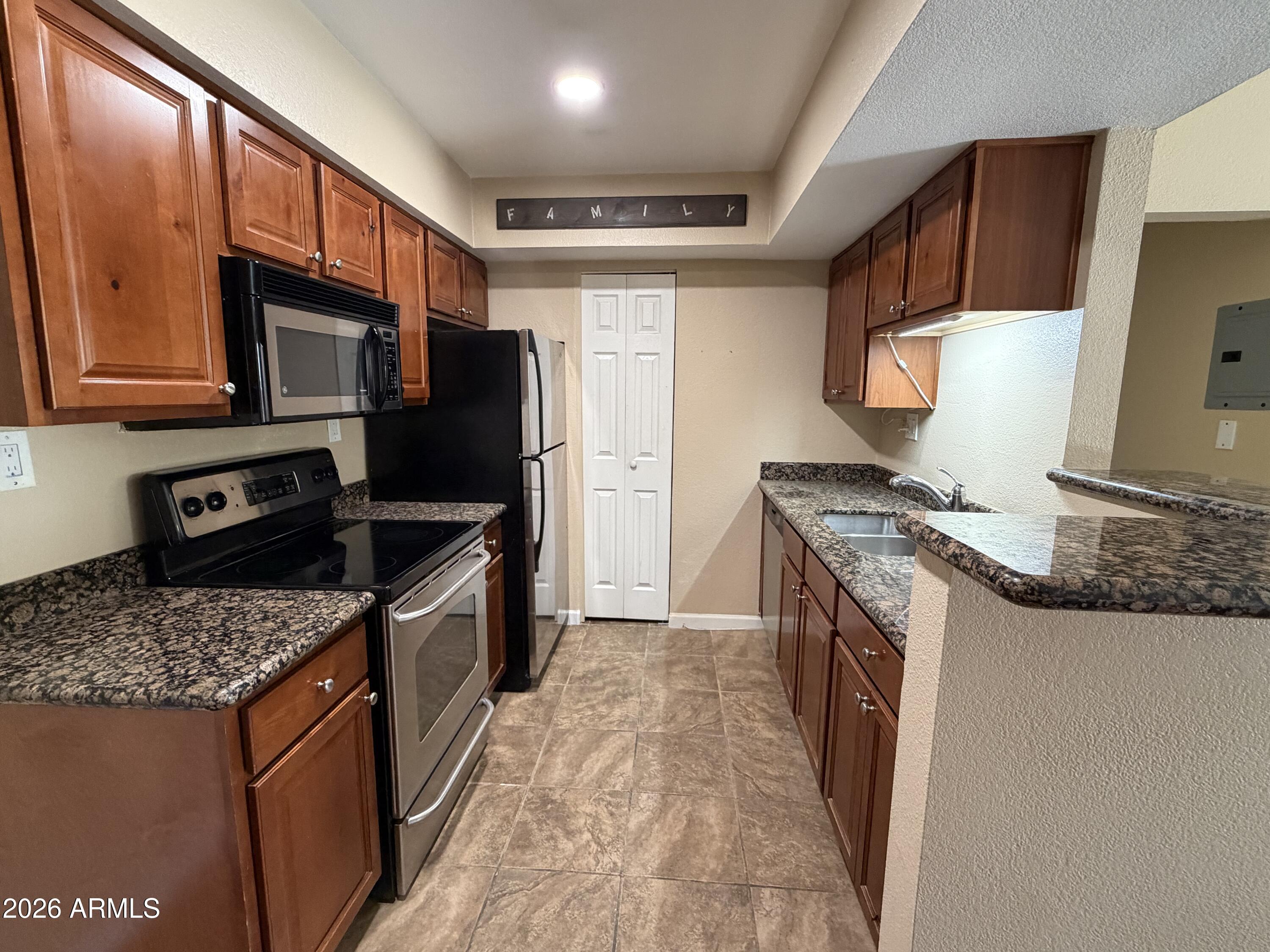 5877 N GRANITE REEF Road 1151