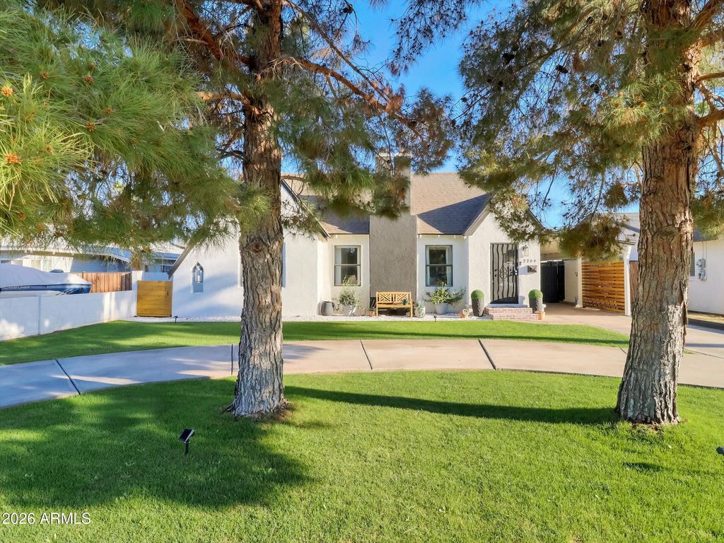 Photo of 2204 E Whitton Avenue N, Phoenix, AZ 85016 (MLS # 6998977)