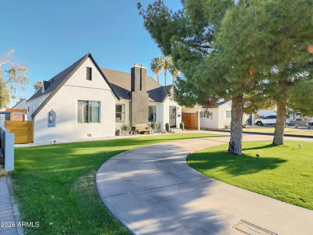 Photo of 2204 E Whitton Avenue N, Phoenix, AZ 85016 (MLS # 6998977)