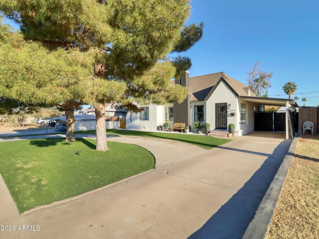 Photo of 2204 E Whitton Avenue N, Phoenix, AZ 85016 (MLS # 6998977)
