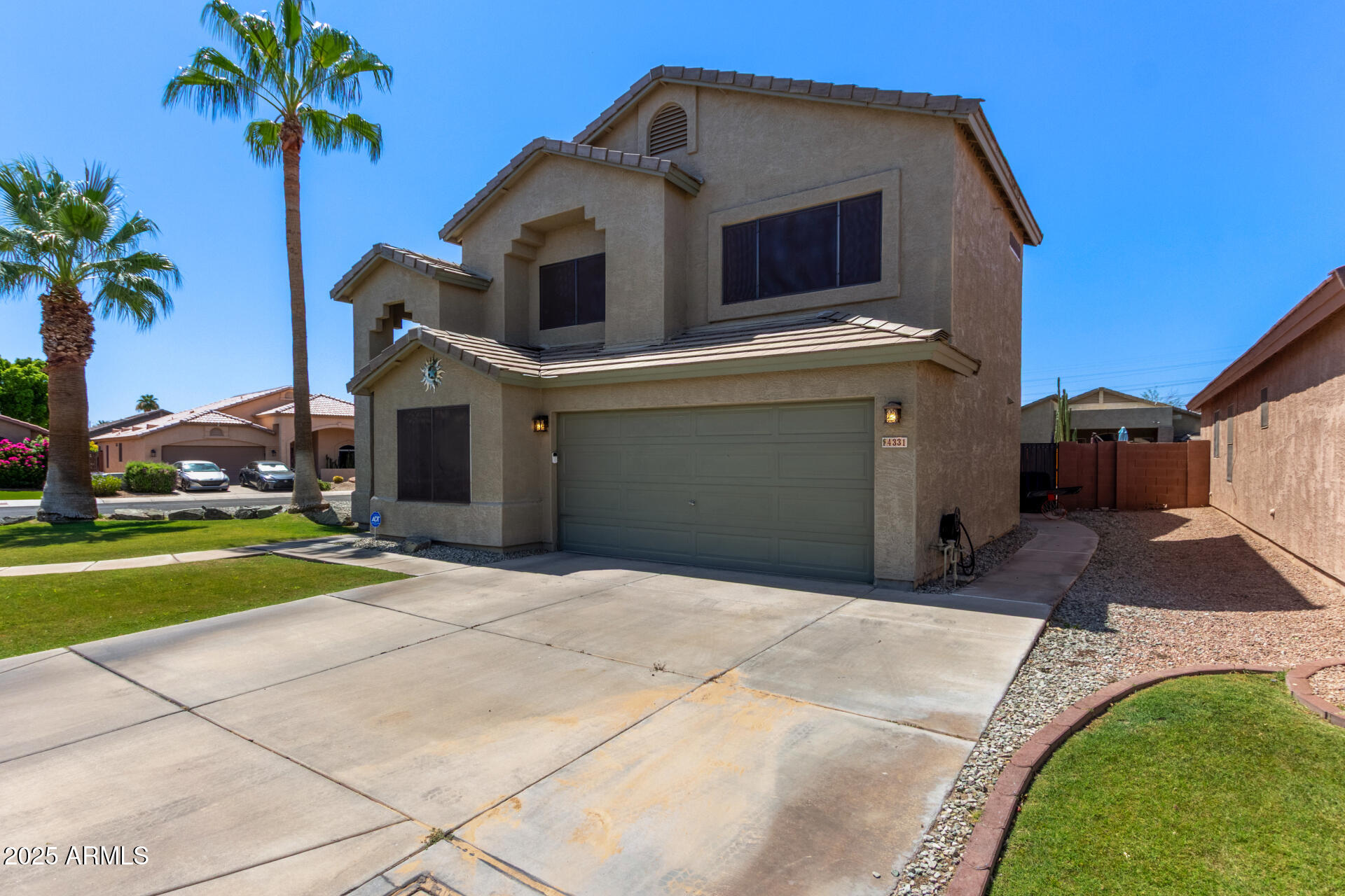 4331 E REDWOOD Lane