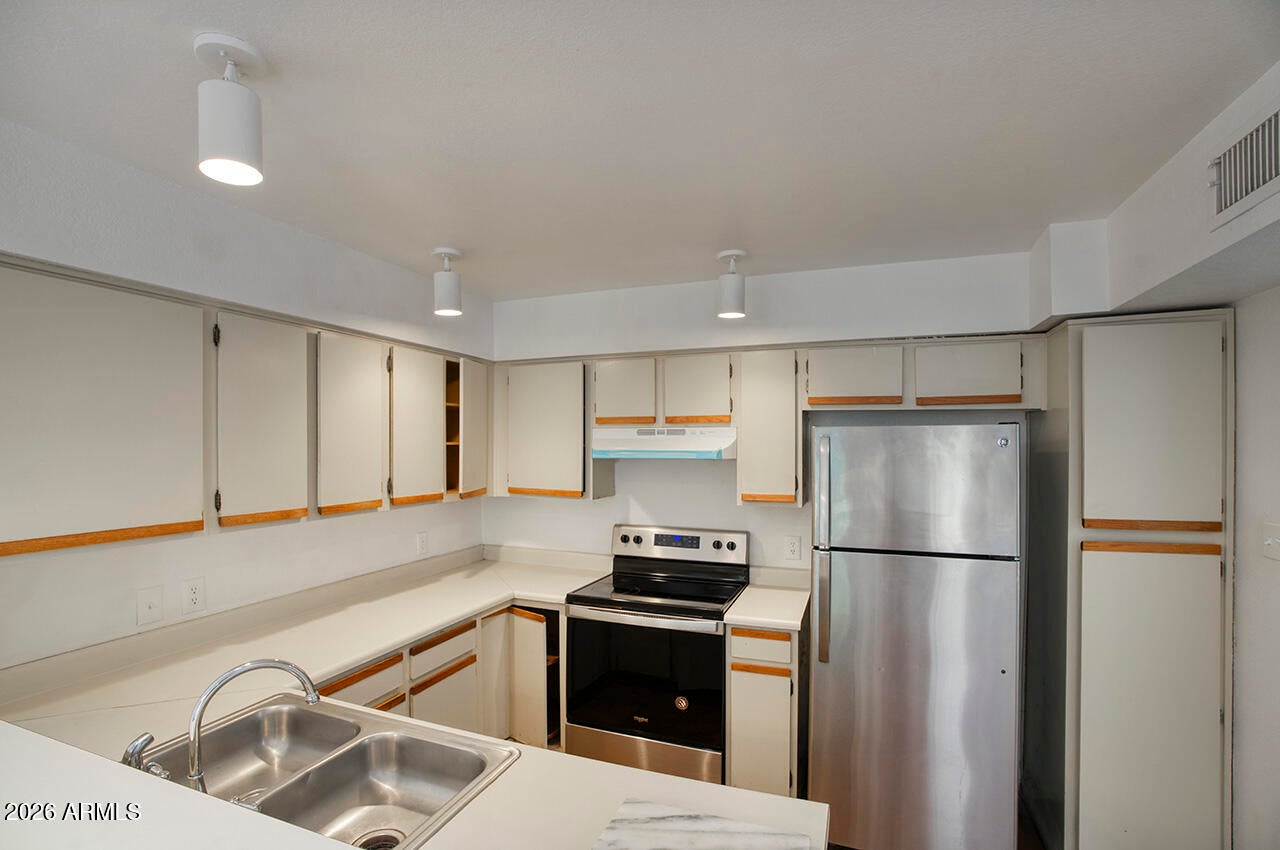 1717 E UNION HILLS Drive 1032
