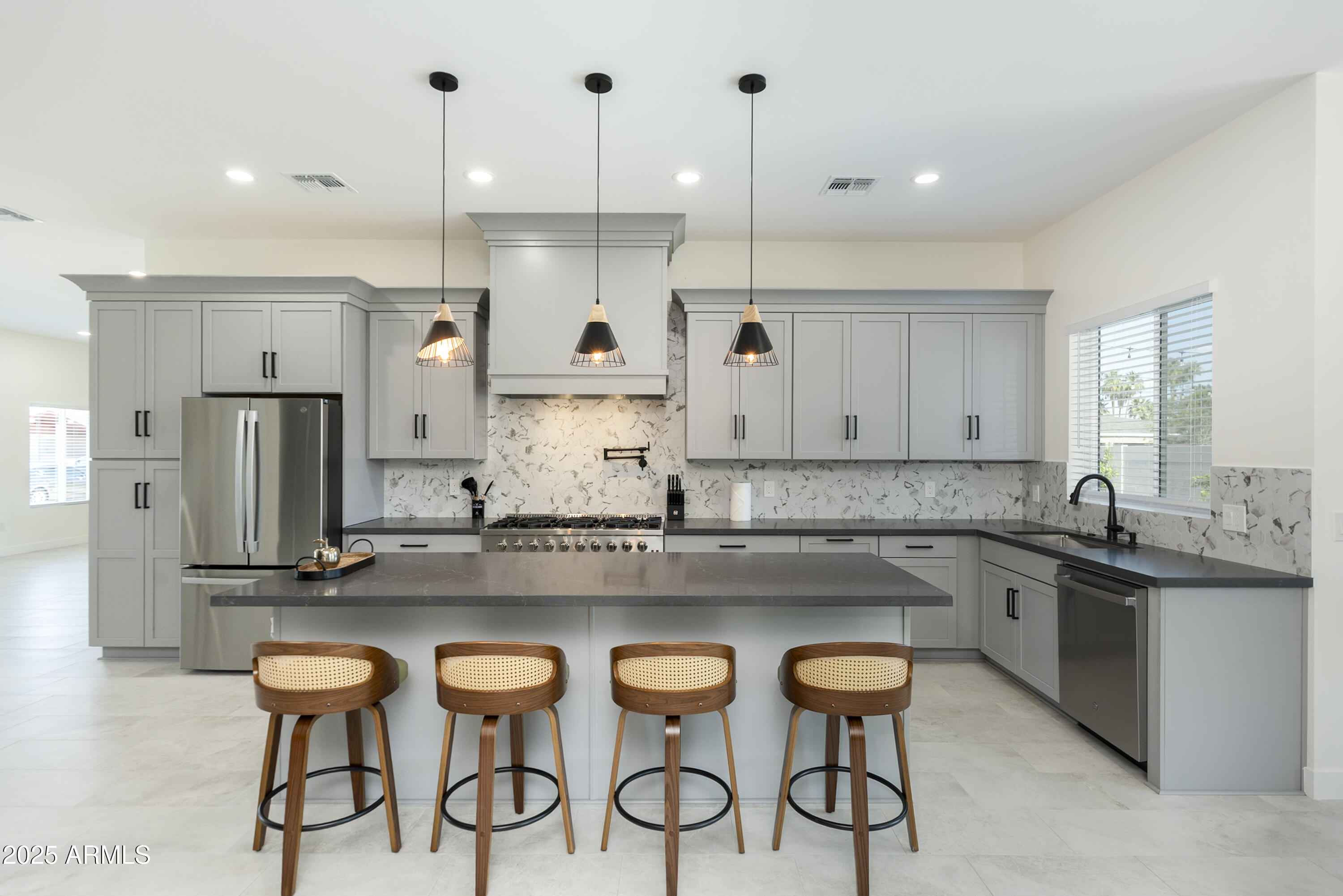 5049 E SHAW BUTTE Drive