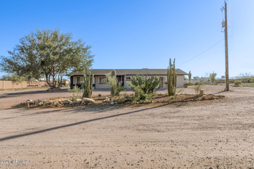 Photo of 1925 E Greasewood Street, Apache Junction, AZ 85119 (MLS # 6969586)