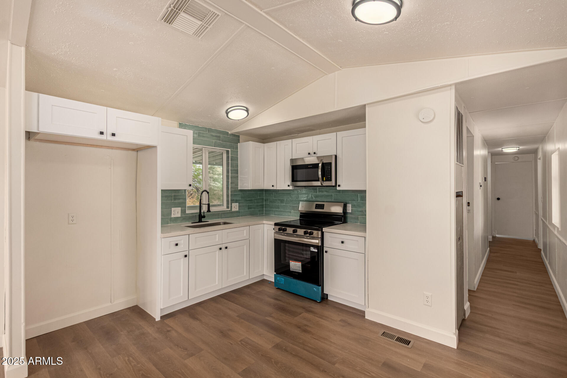 3663 N THISTLE Drive