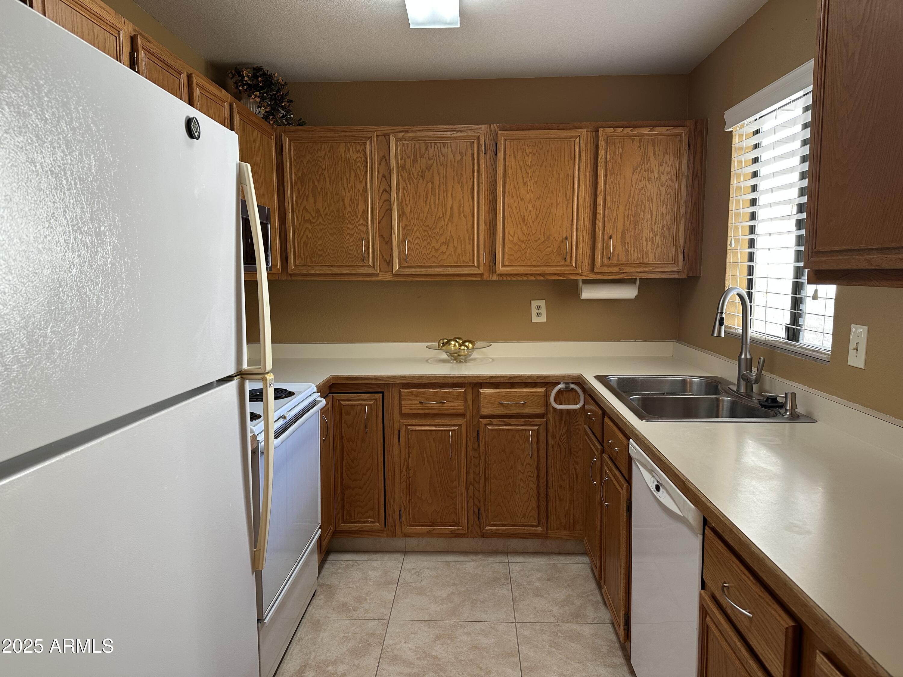5518 E LINDSTROM Lane 3010