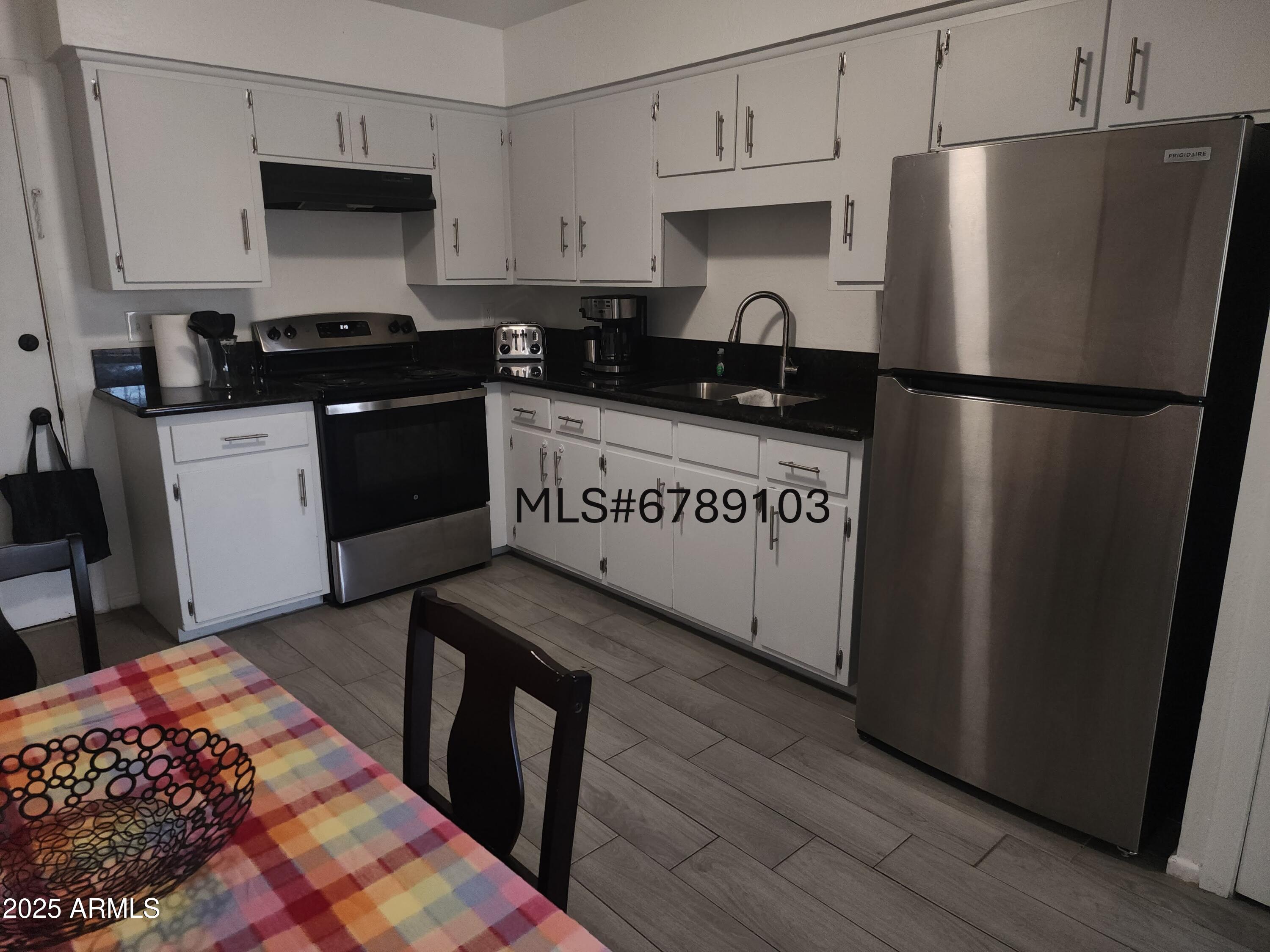 2001 W TURNEY Avenue 6