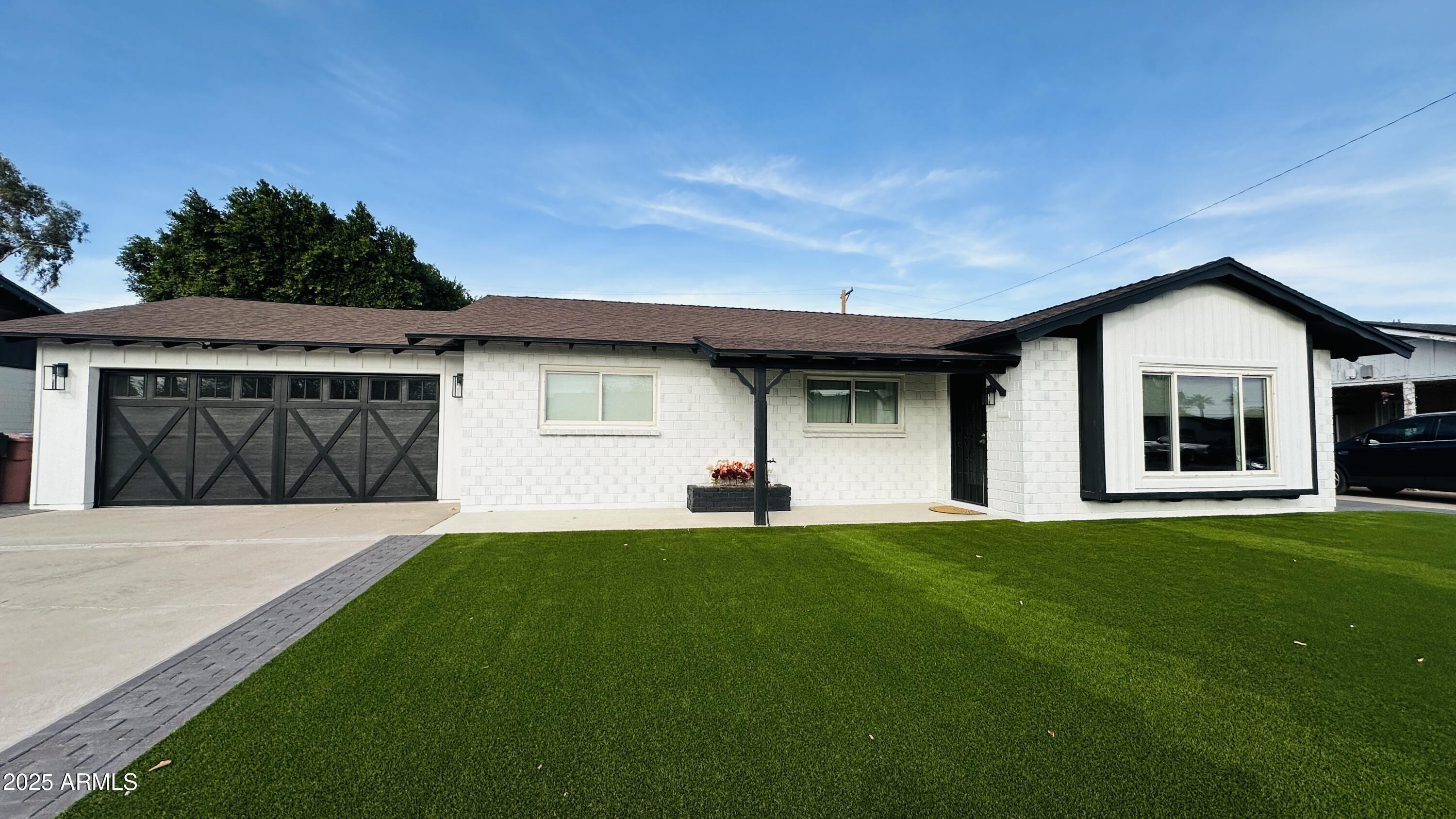 8240 E TURNEY Avenue