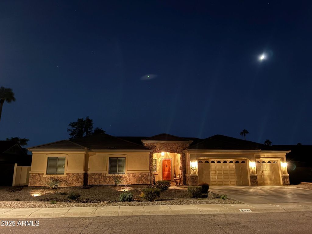 Photo of 929 E Derby Drive, Tempe, AZ 85284 (MLS # 6943762)