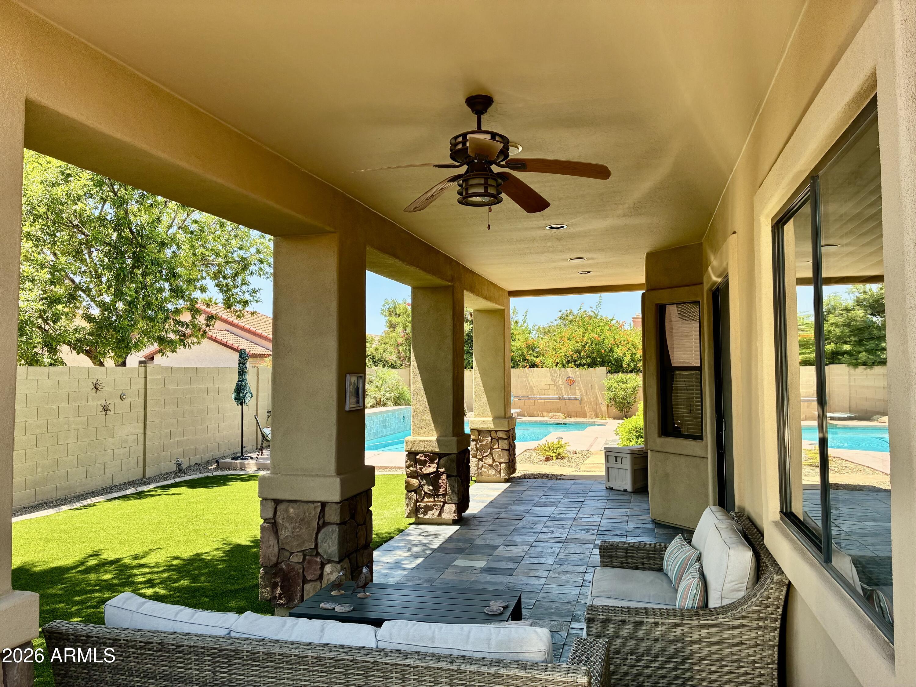 929 E DERBY Drive